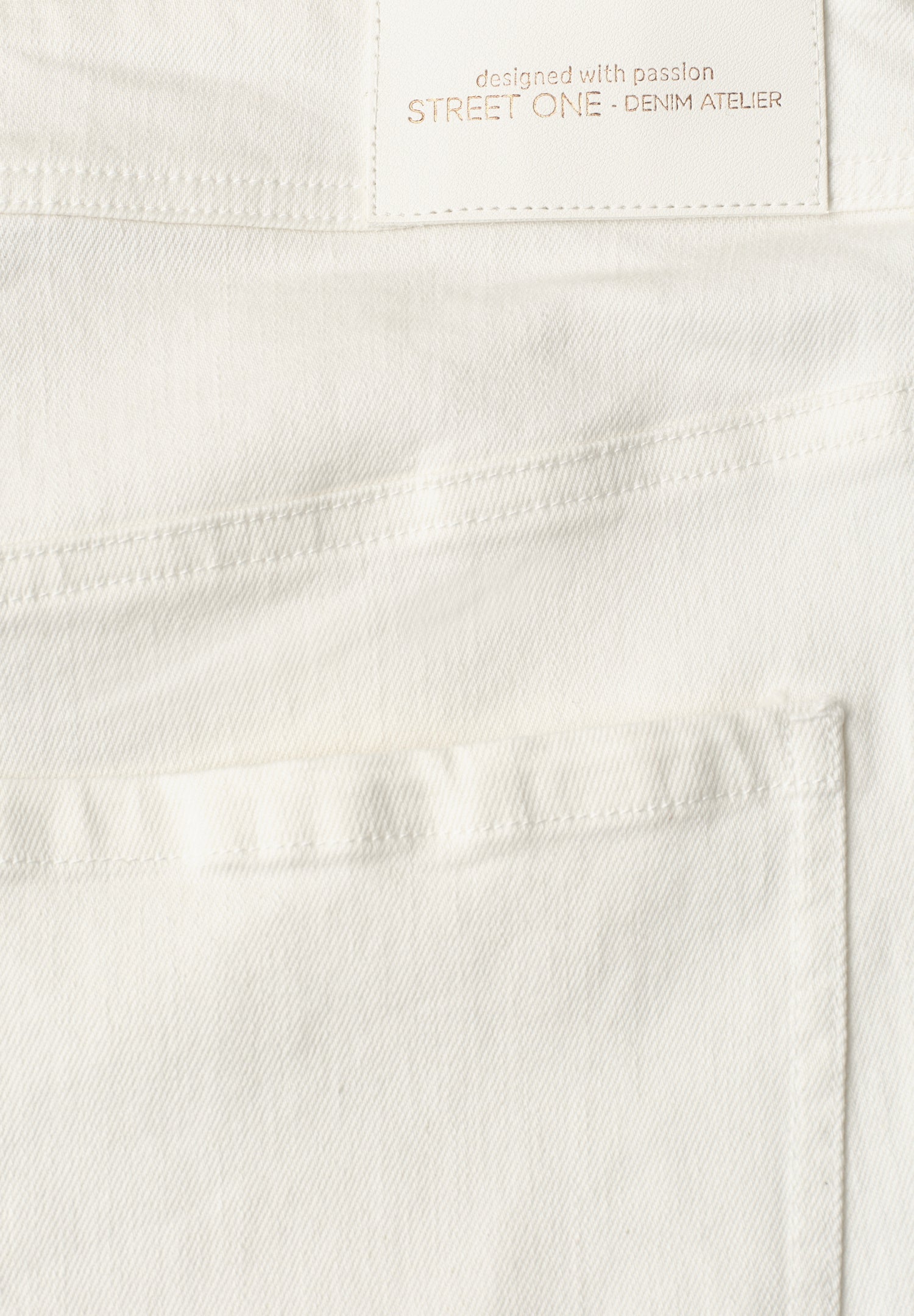 Flared Leg Jeans mit Ziersaum