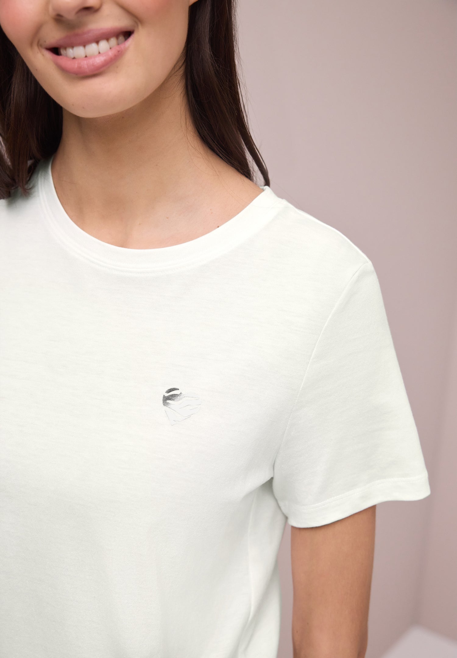 T-Shirt mit Rundhals und Herzdetail