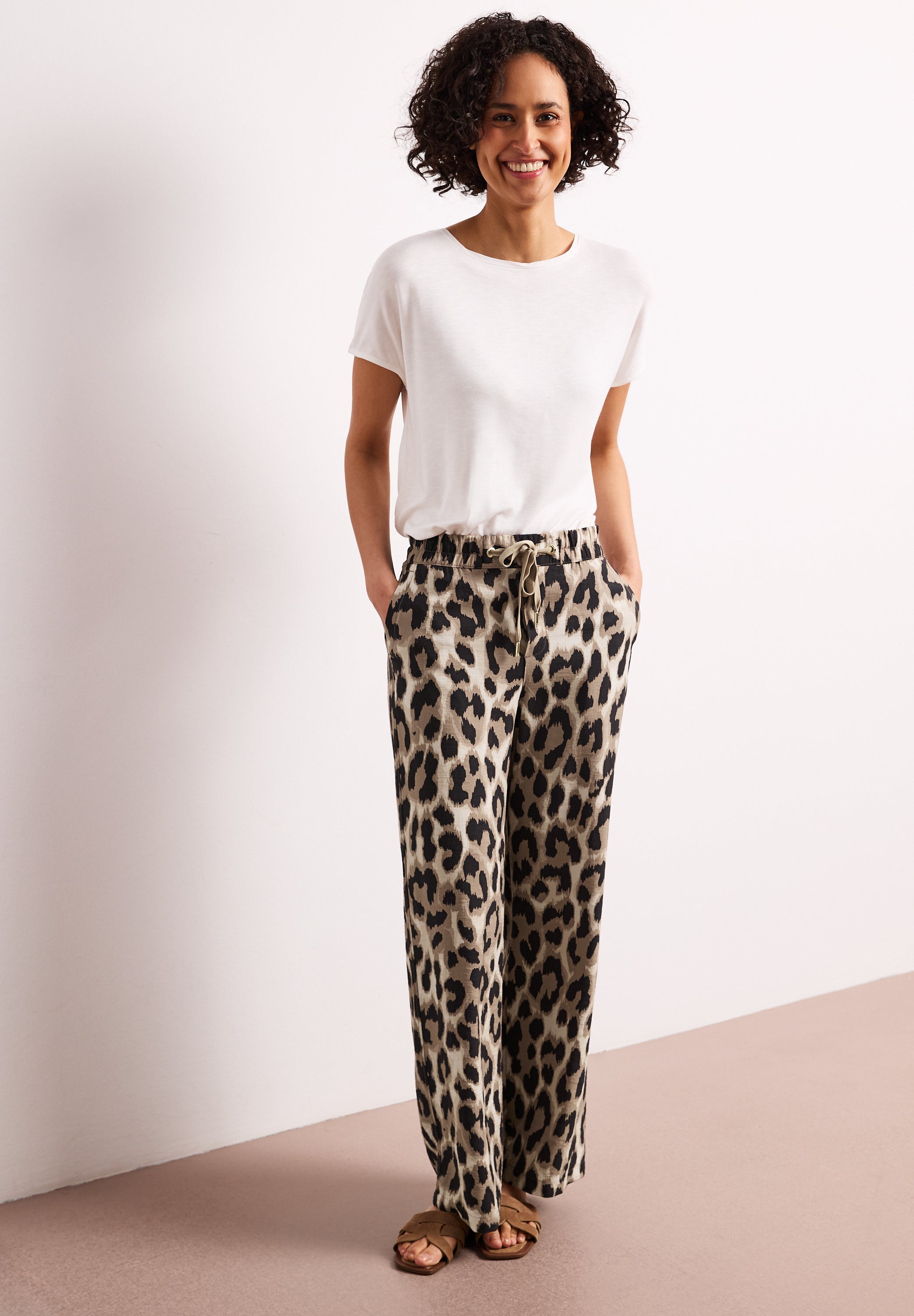 High Waist Wide Leg Hose mit Leo-Print