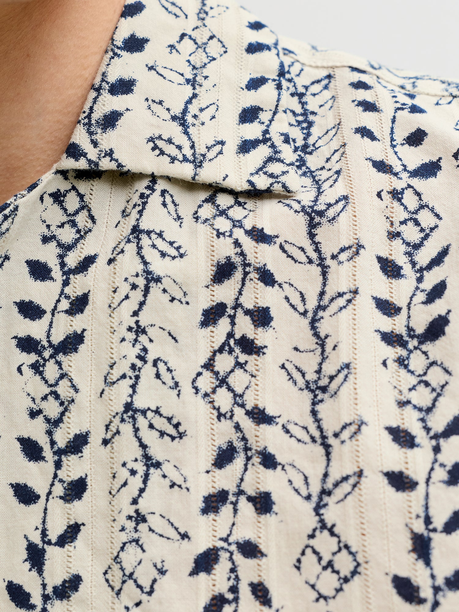 JPRBLULYON PRINT DOBBY S/S SHIRT SN