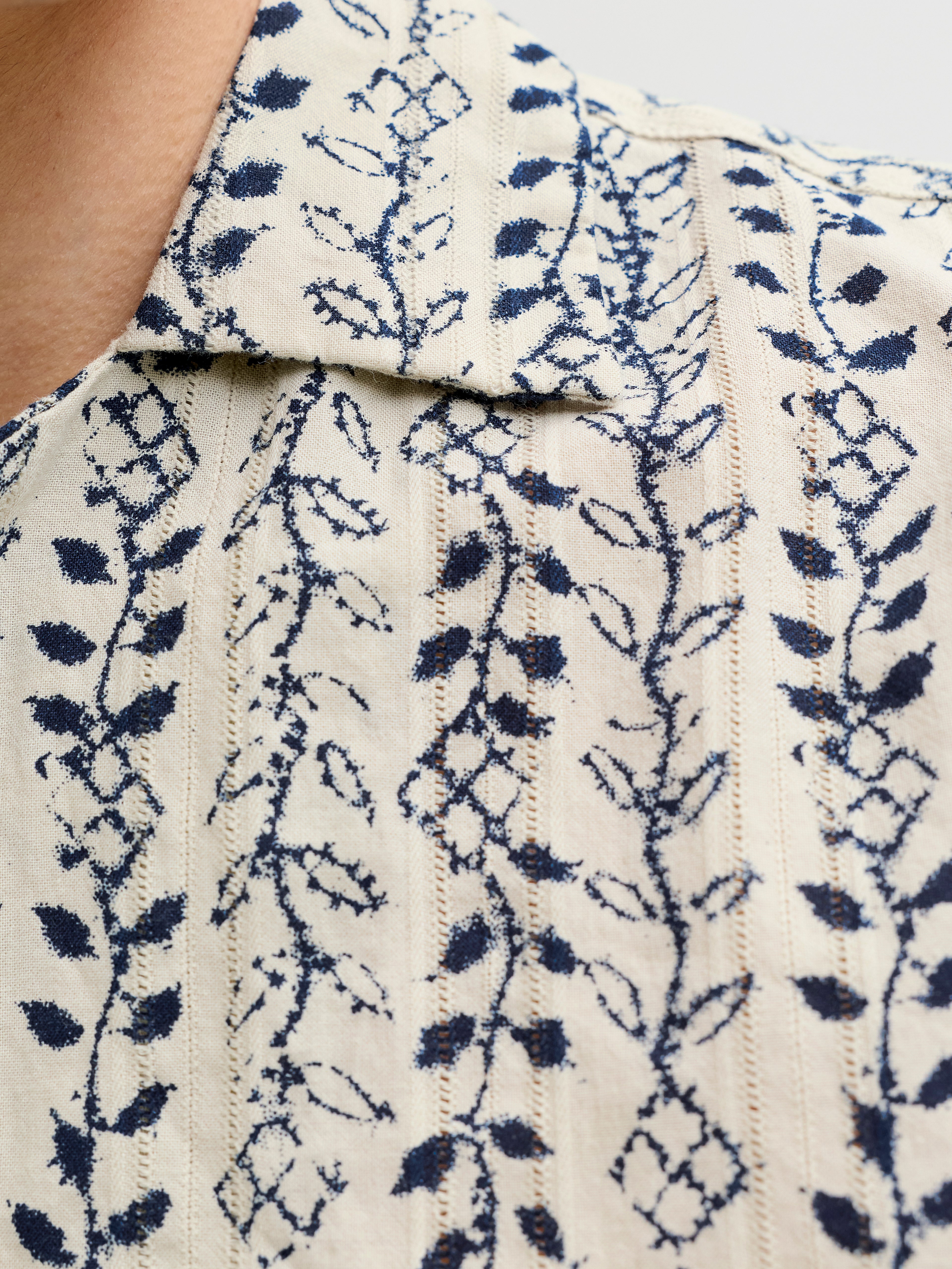JPRBLULYON PRINT DOBBY S/S SHIRT SN