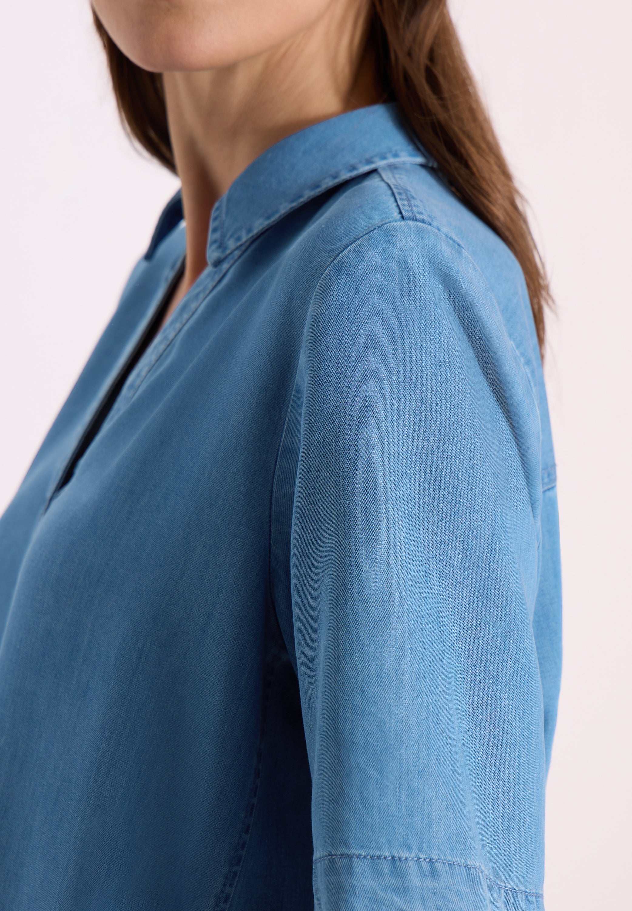 Knielanges Kleid im Denim-Look