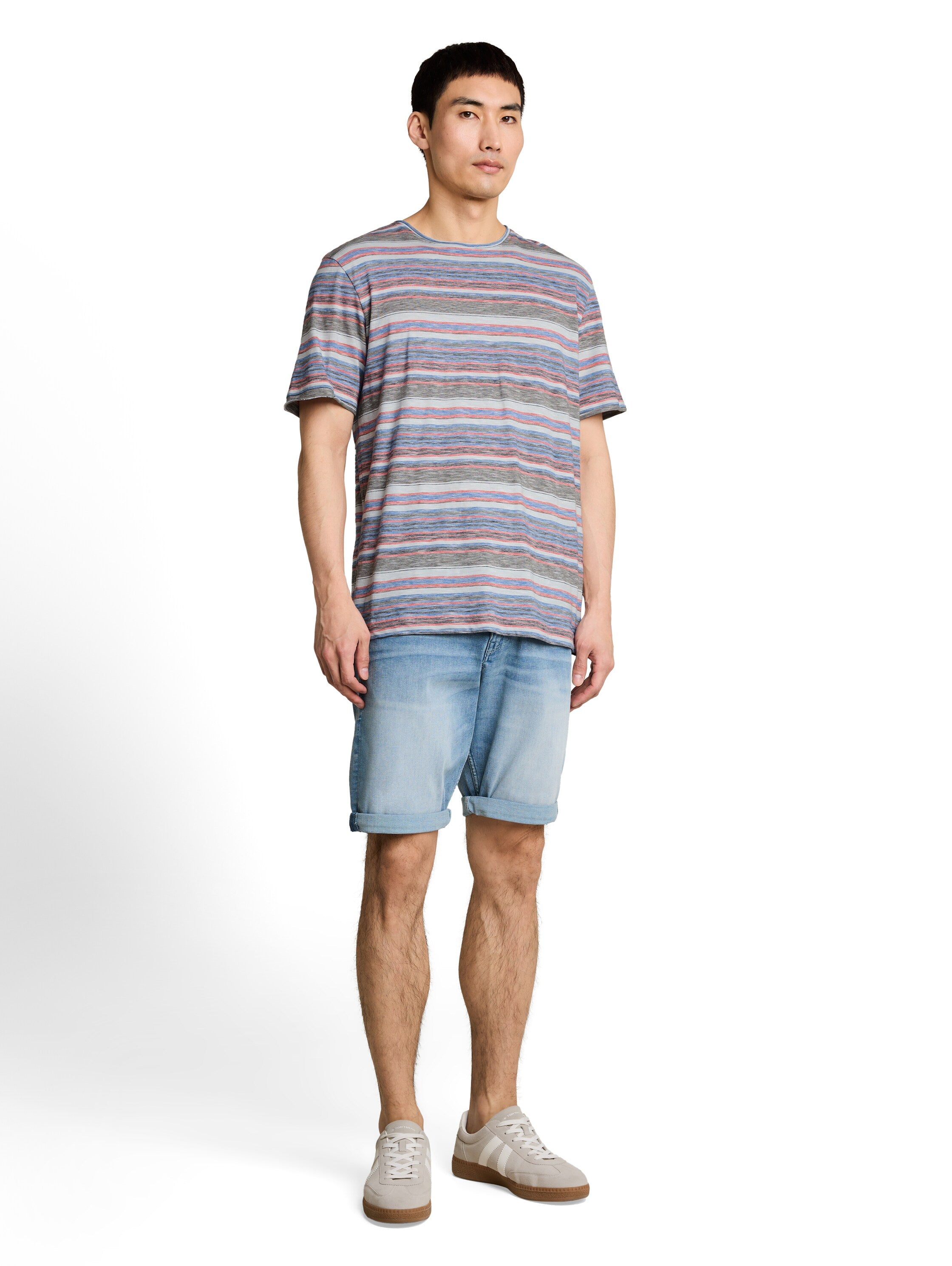 T-Shirt mit feinen Streifen