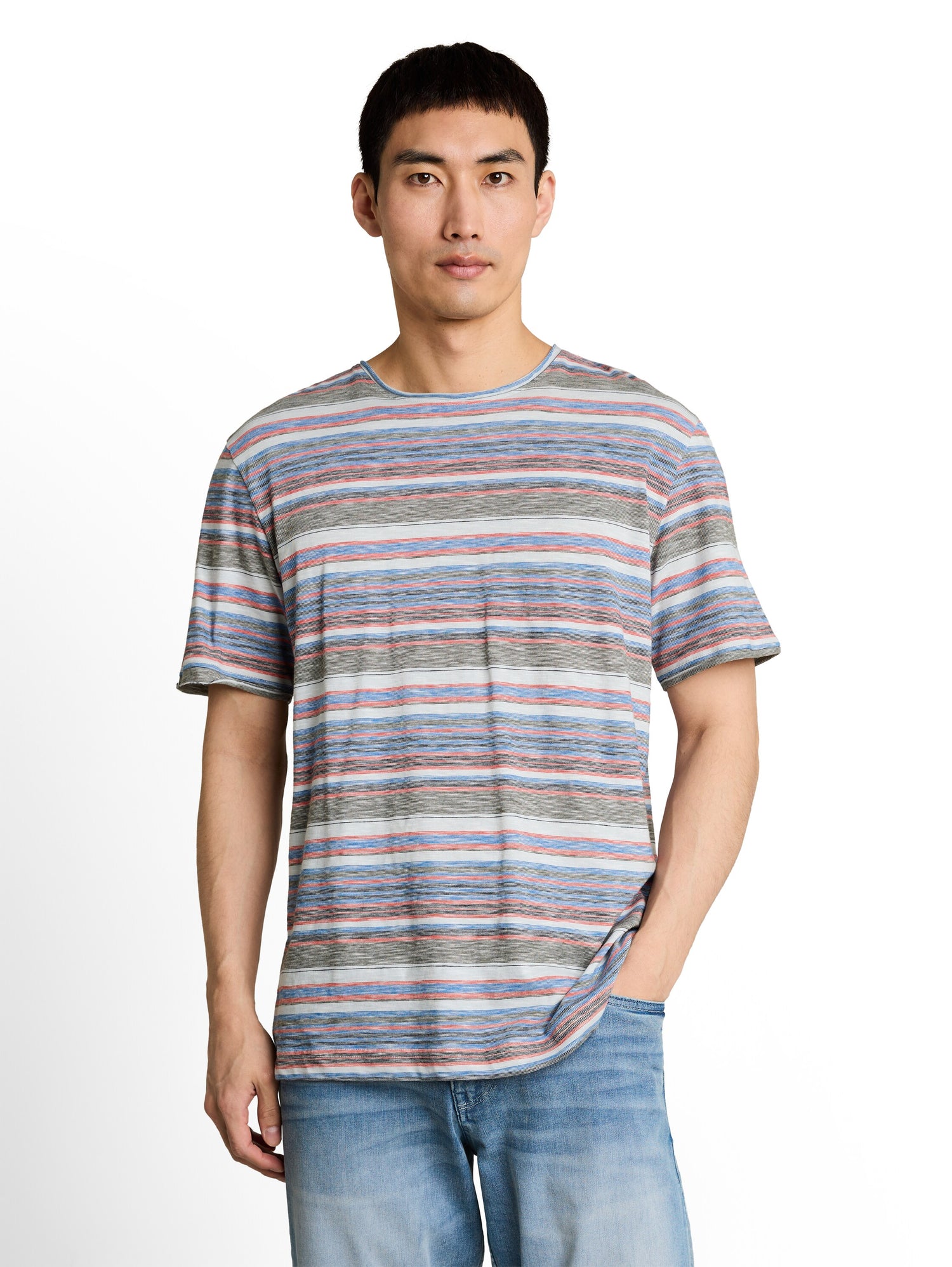 T-Shirt mit feinen Streifen