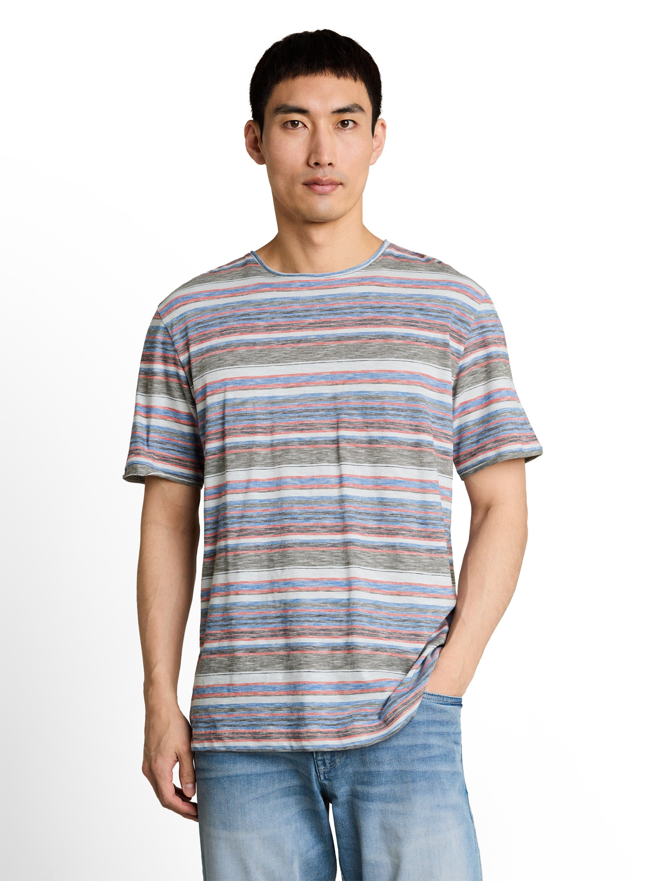 T-Shirt mit feinen Streifen