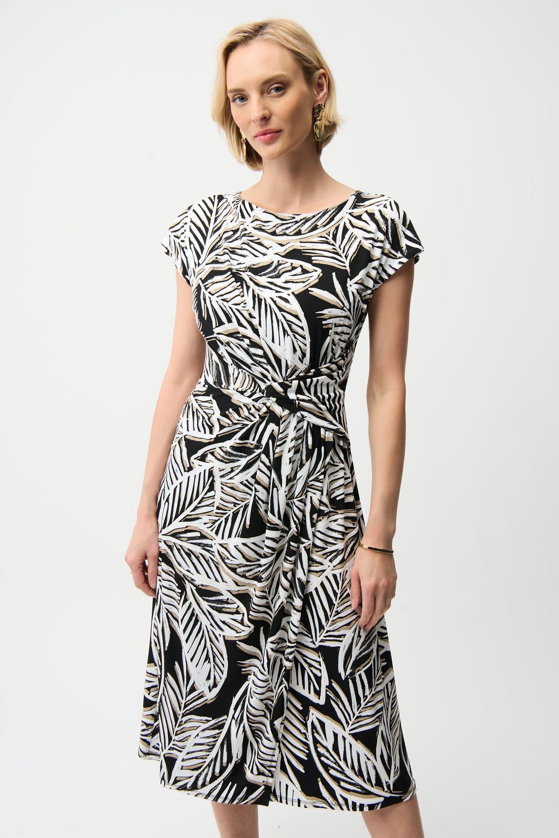 Fit-and-Flare-Kleid mit tropischem Print und U-Boot-Ausschnitt