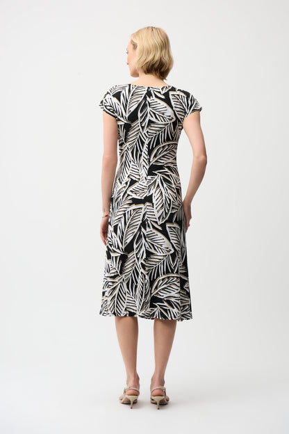 Fit-and-Flare-Kleid mit tropischem Print und U-Boot-Ausschnitt