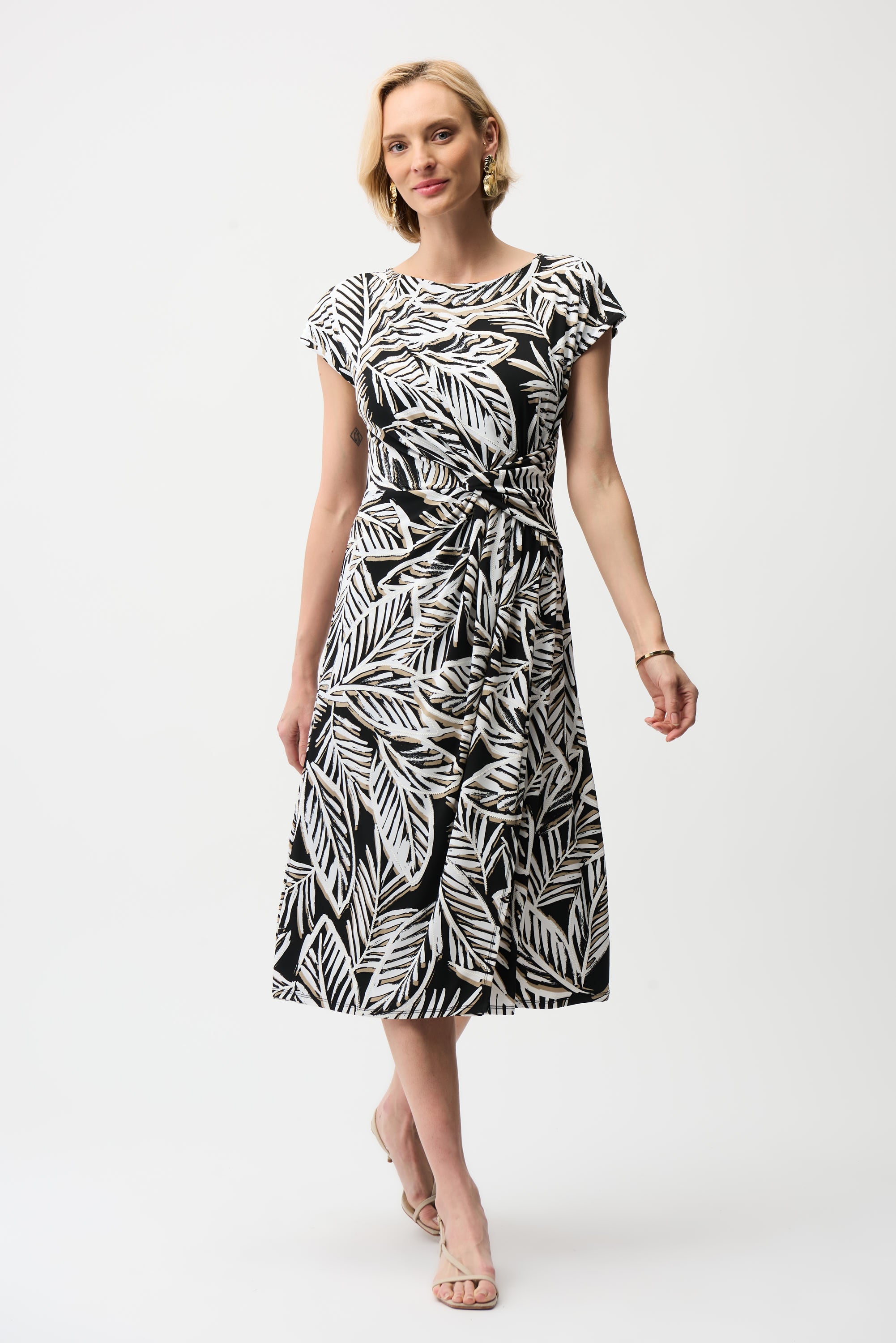 Fit-and-Flare-Kleid mit tropischem Print und U-Boot-Ausschnitt