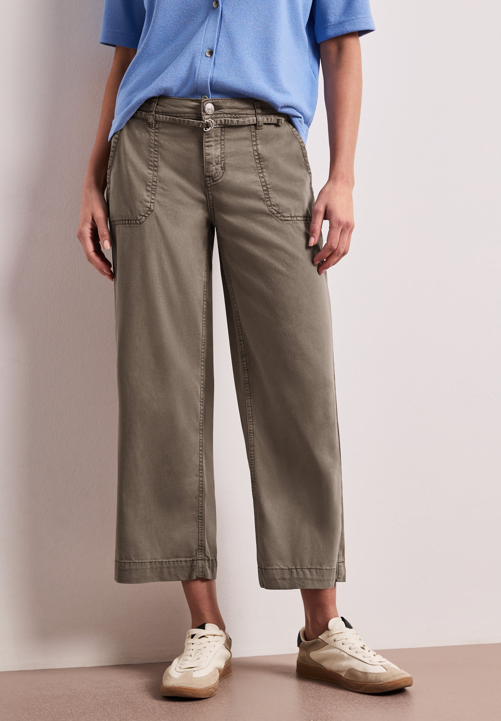 Wide Leg Jeans mit Gürteldetail