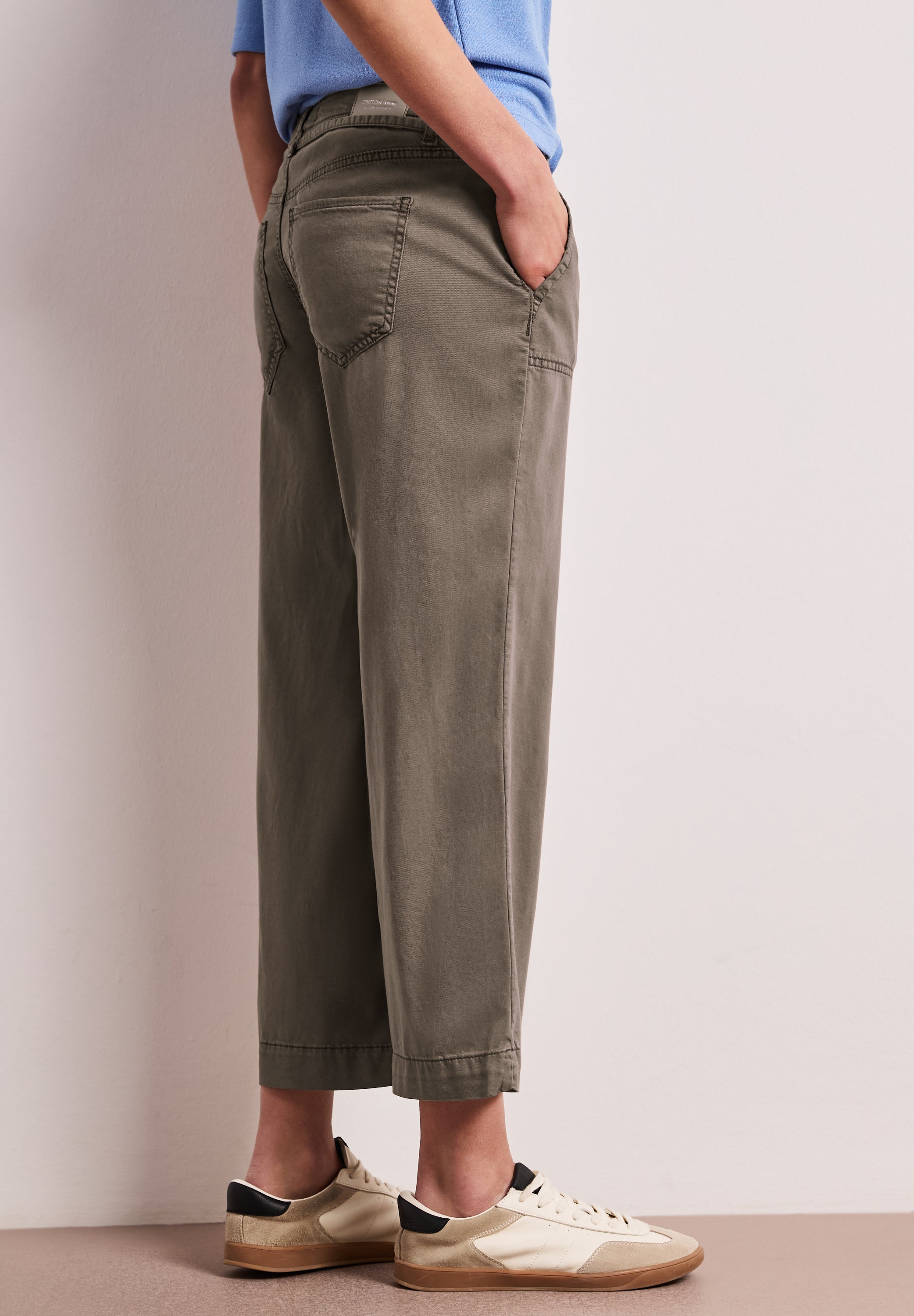 Wide Leg Jeans mit Gürteldetail