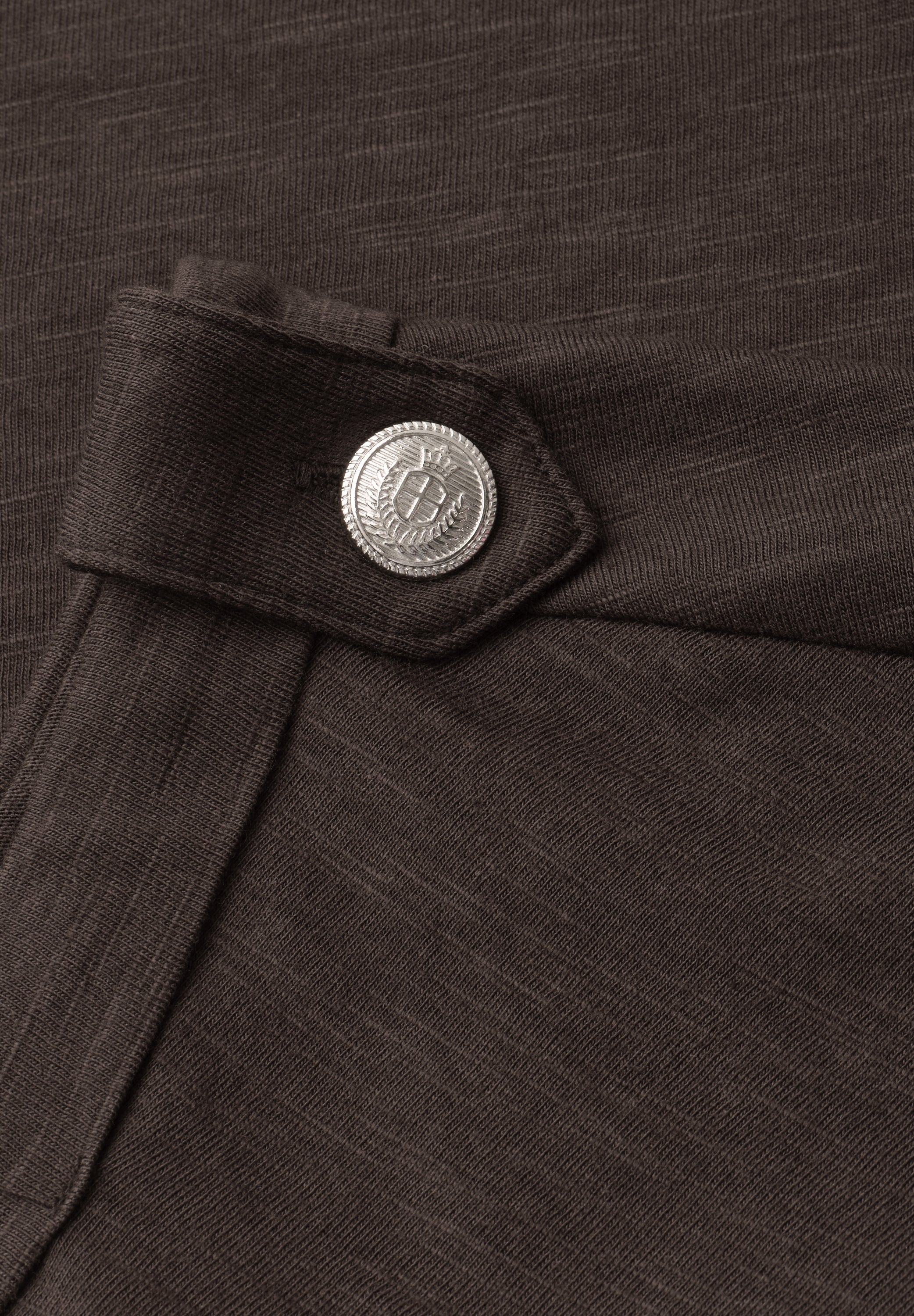 T-Shirt mit Rundhals und Knopfdetails