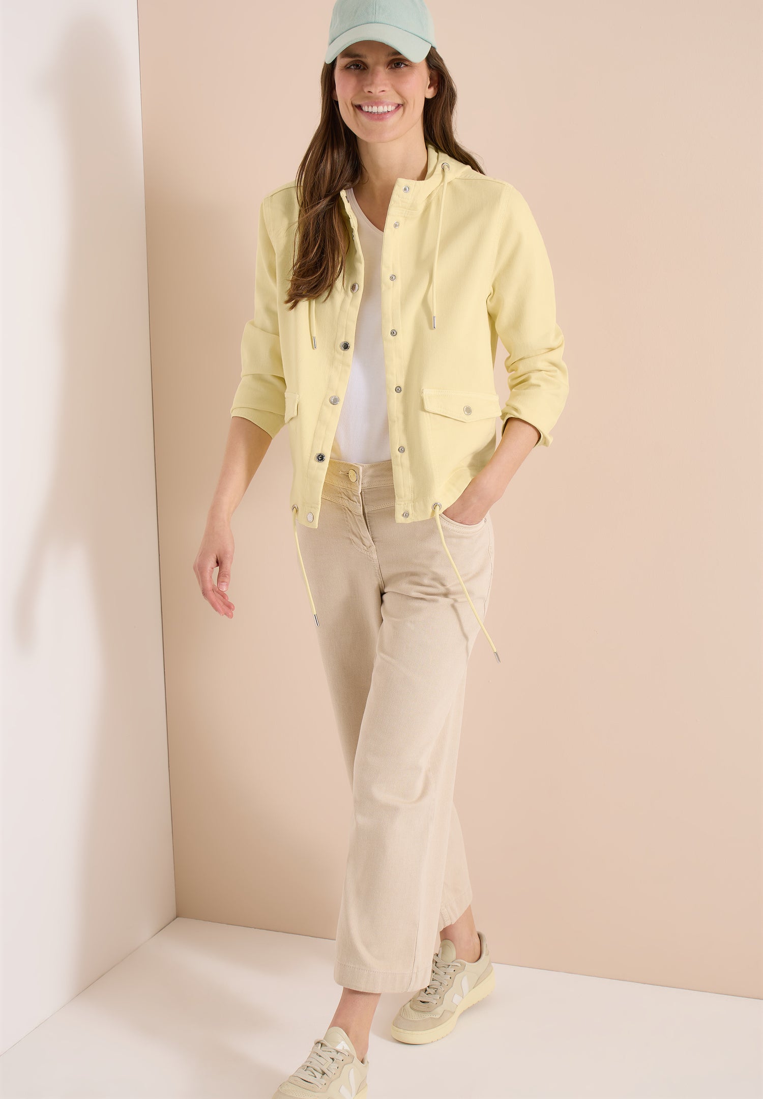 Jeansjacke mit Kapuze und Knöpfen