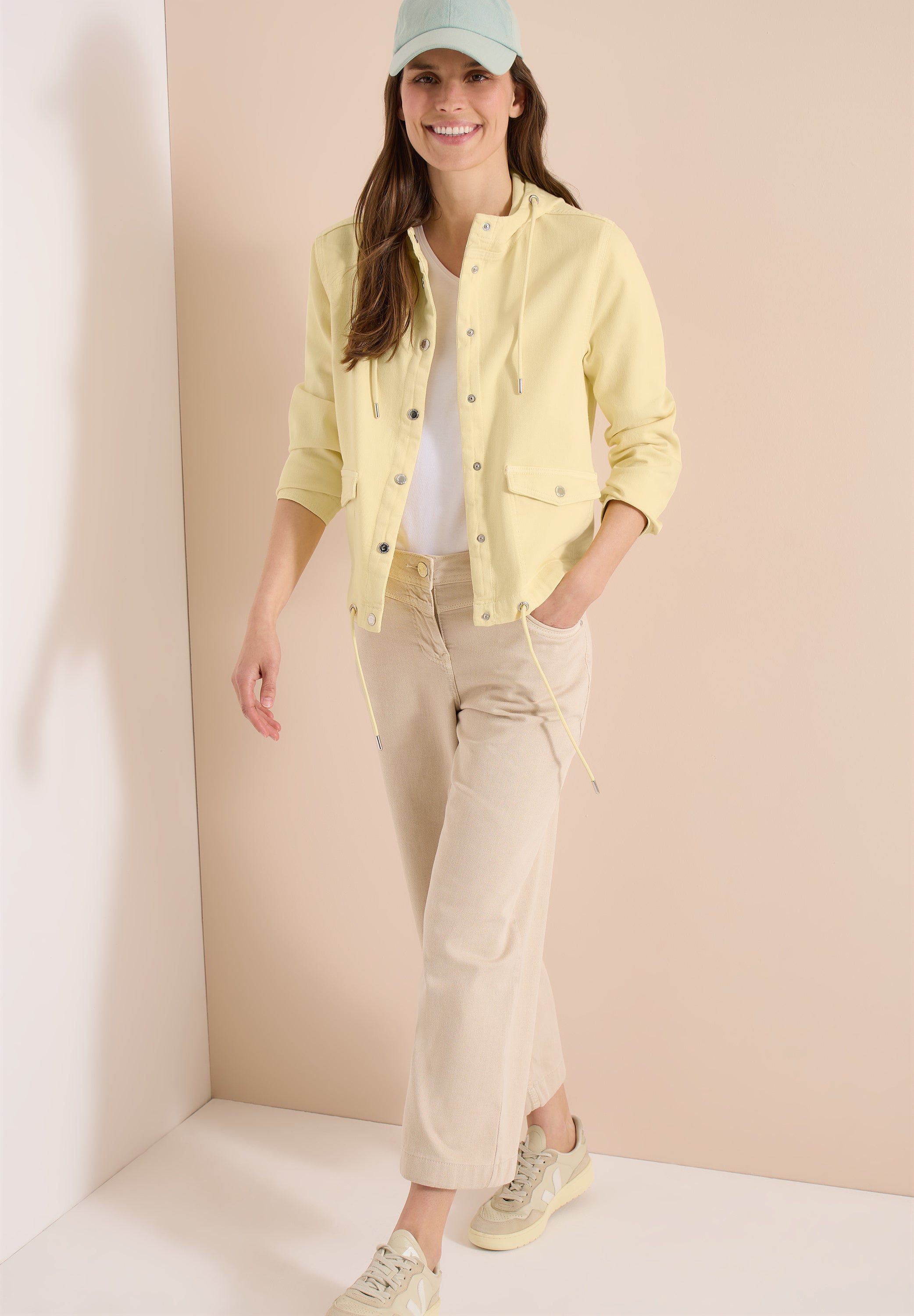 Jeansjacke mit Kapuze und Knöpfen