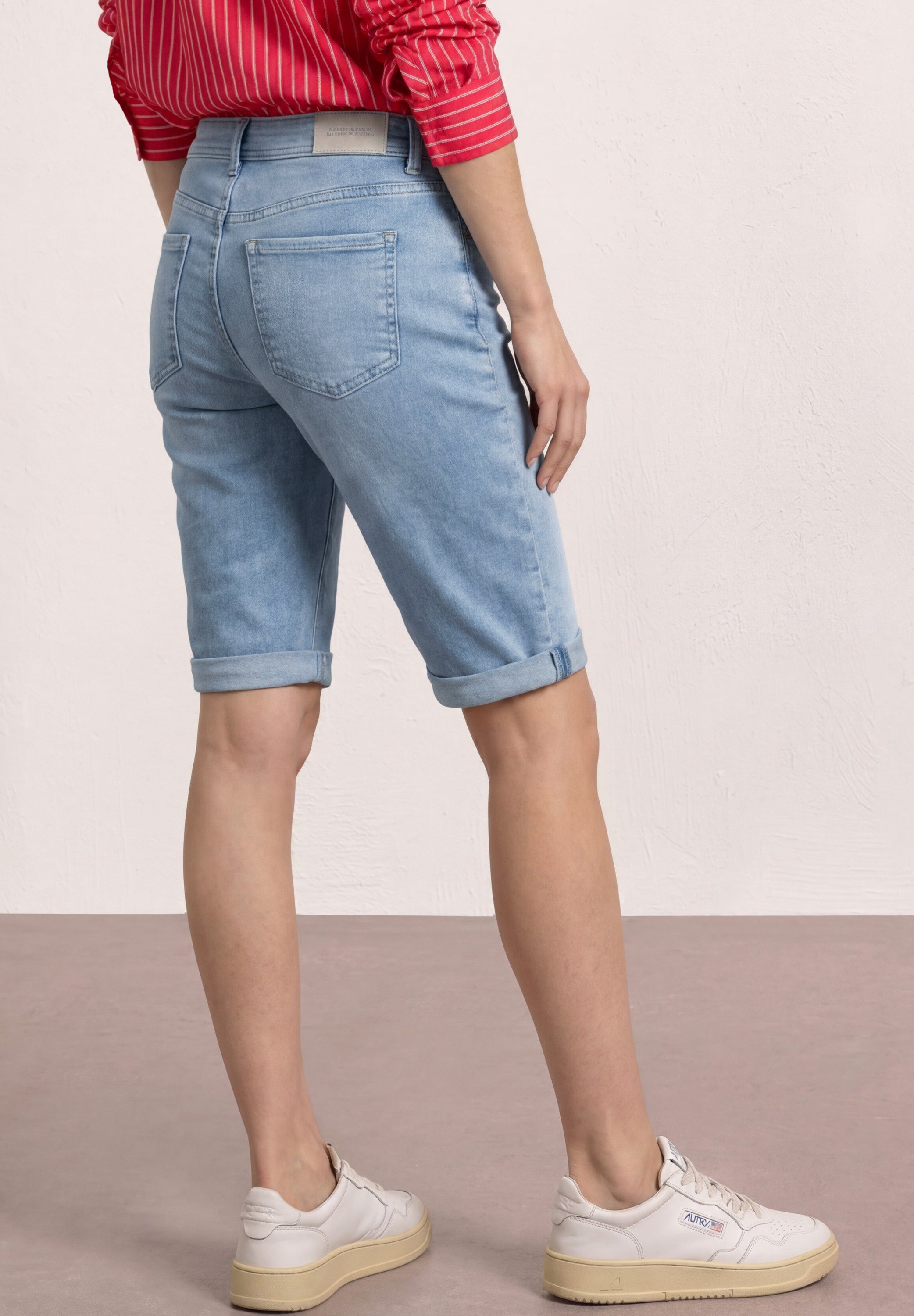 Slim Leg Bermuda mit Turn-Up-Detail