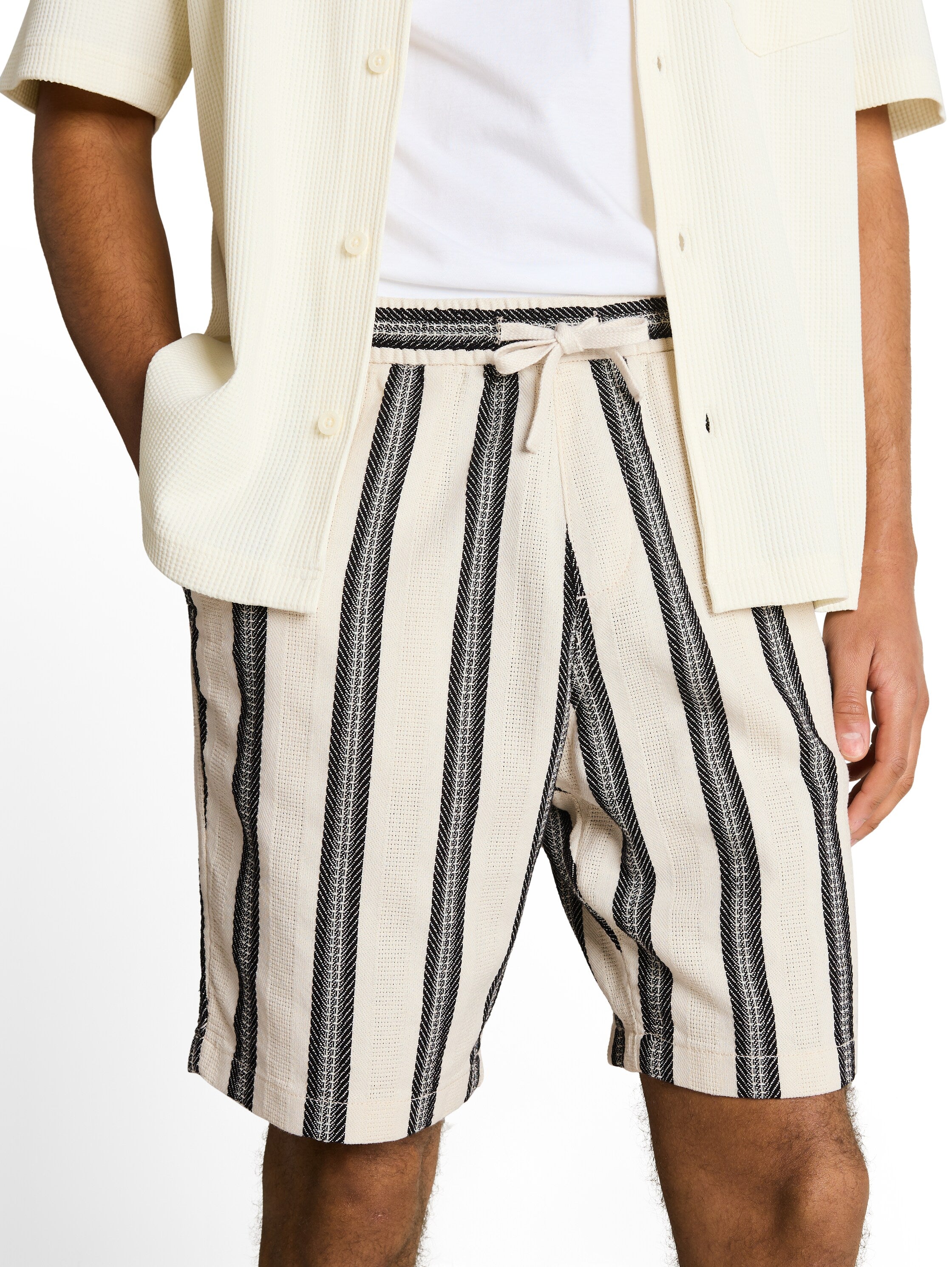 Relaxed Fit Shorts mit Streifenmuster
