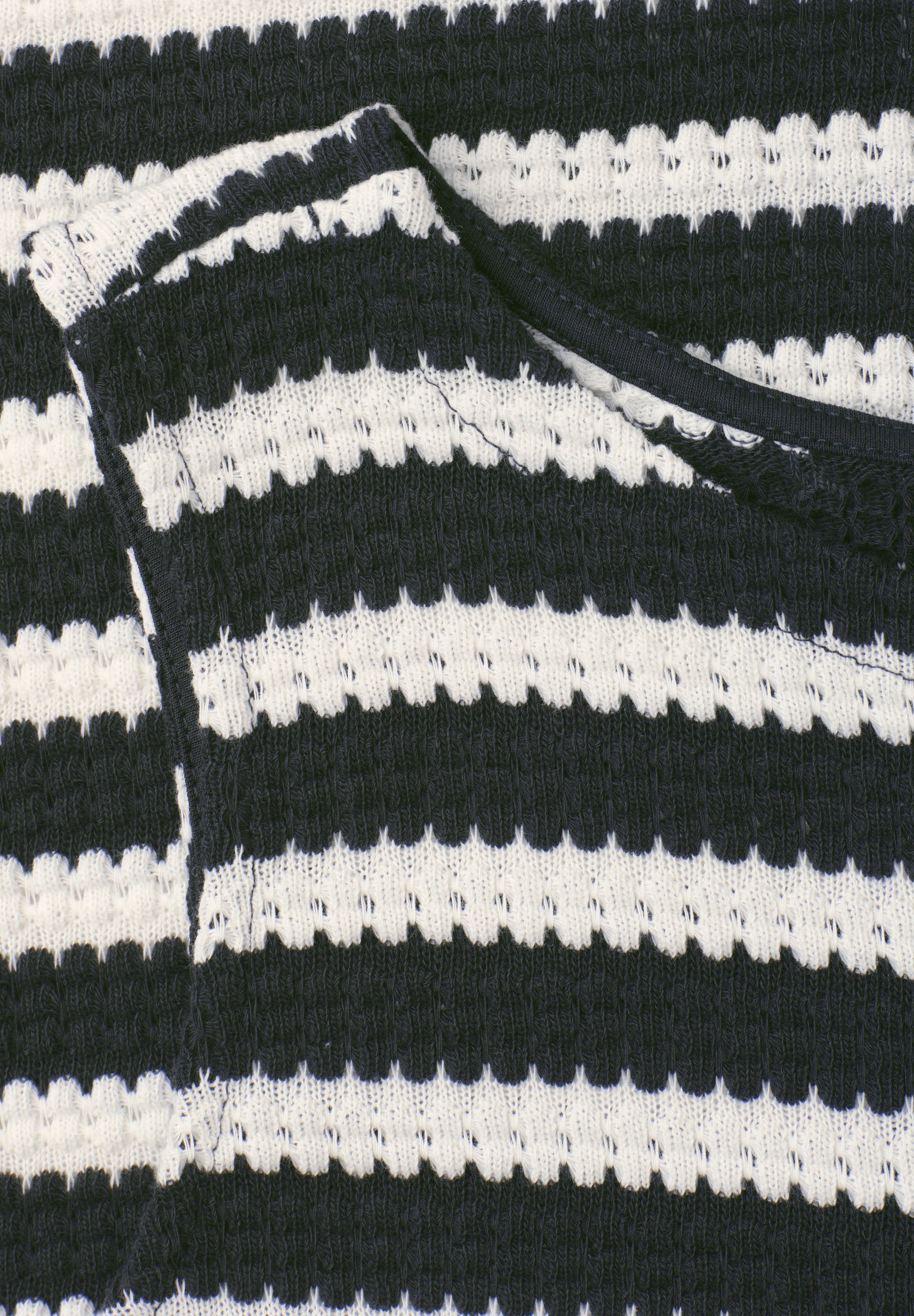 Top mit Streifen im Strick-Look