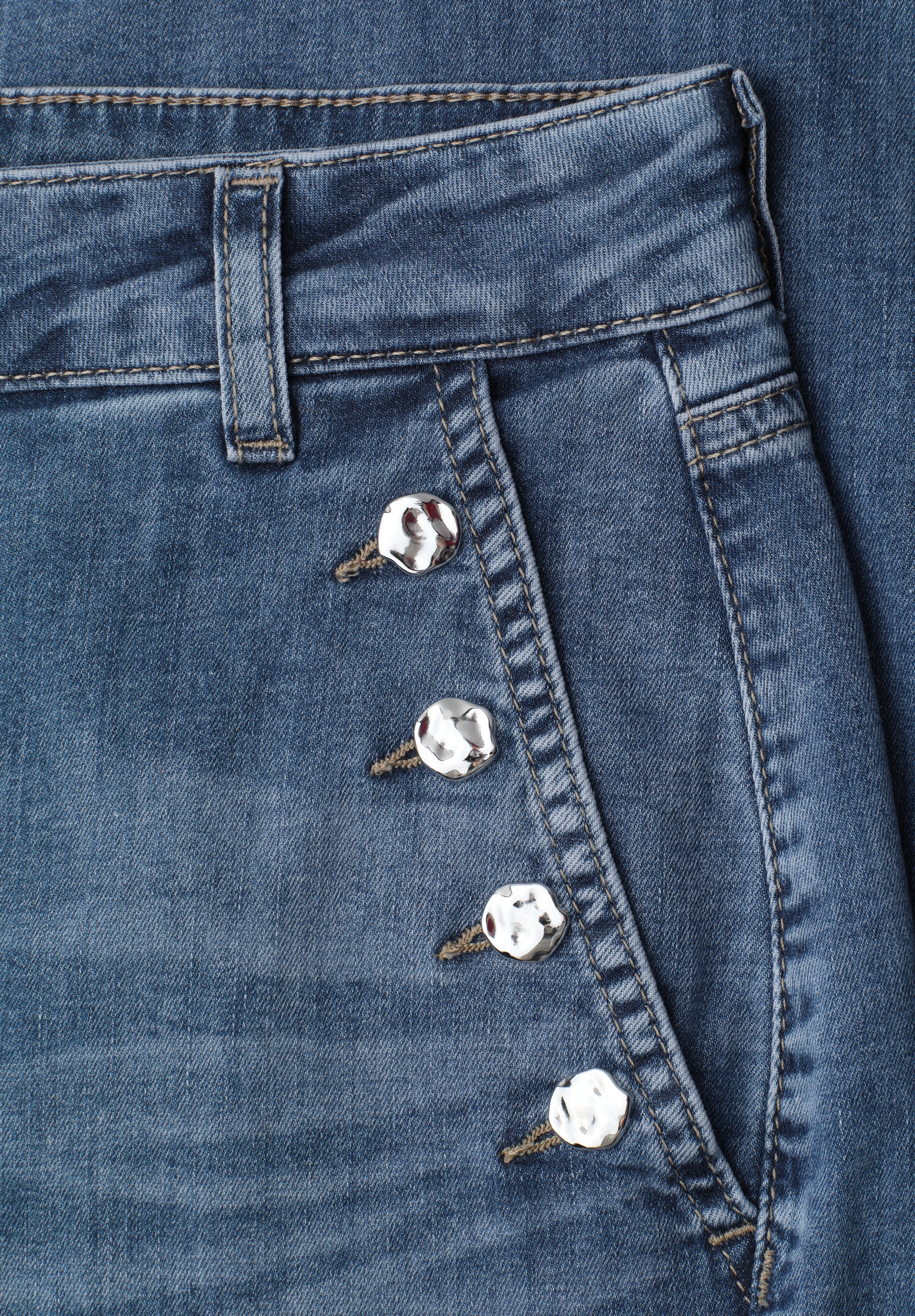 Wide Leg Jeans mit Knopfdetails