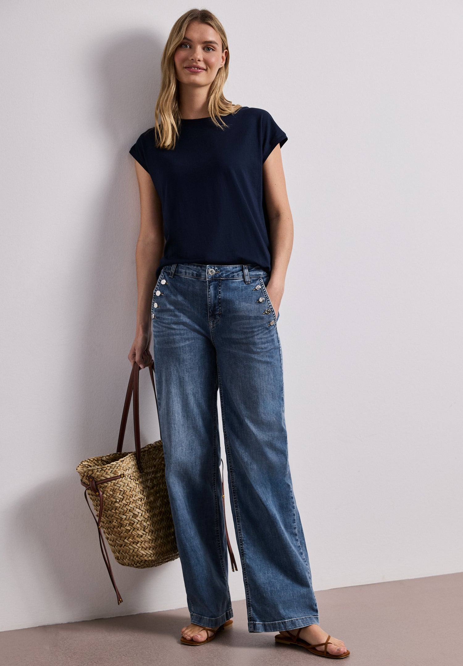 Wide Leg Jeans mit Knopfdetails
