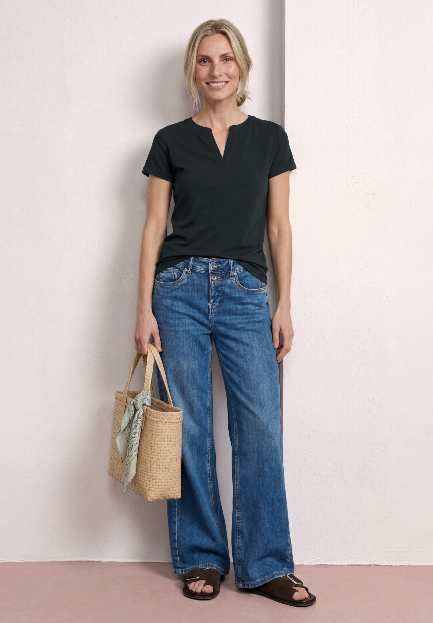 T-Shirt mit Split Neck und Satindetails