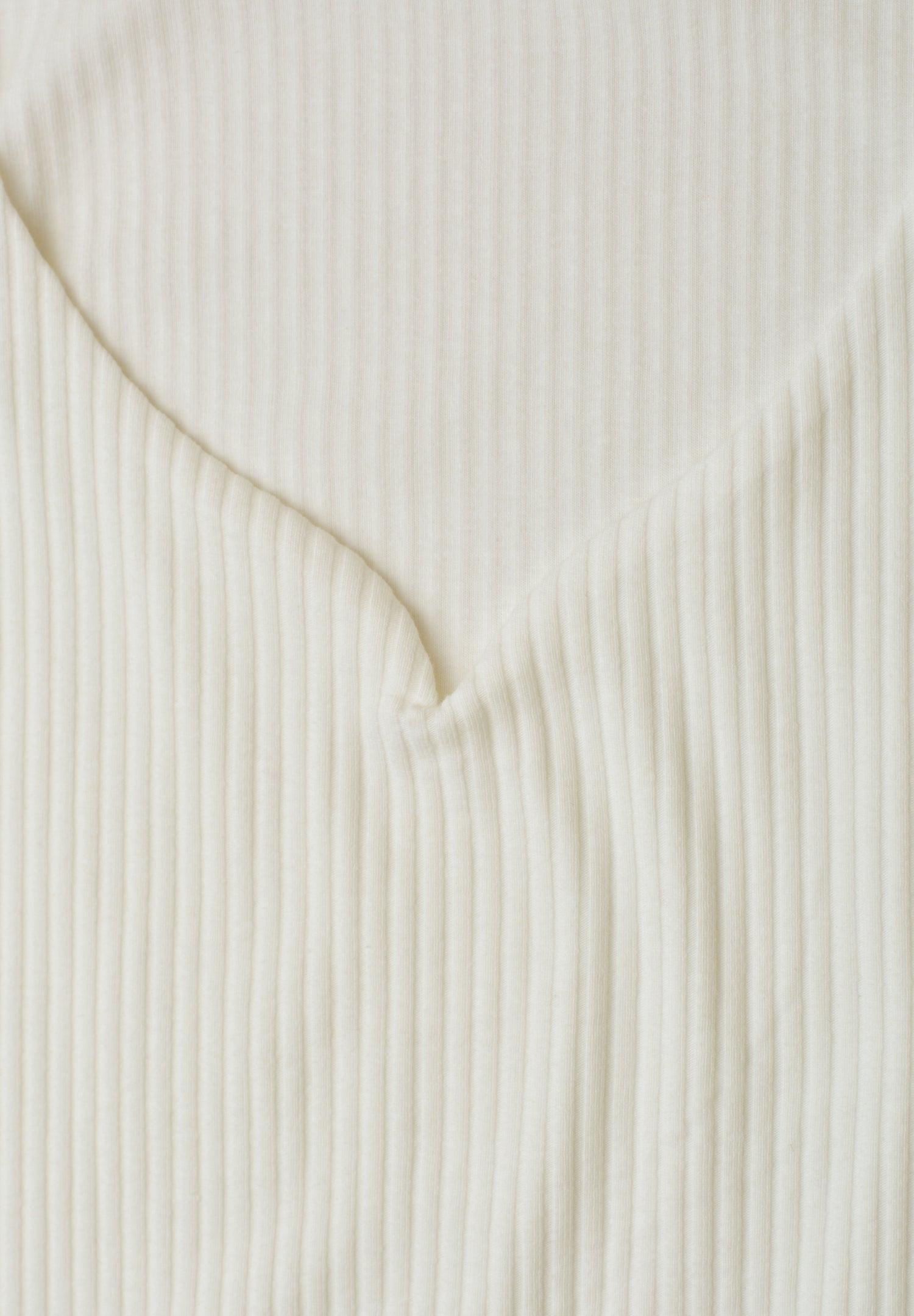 Basic Top mit Herzausschnitt