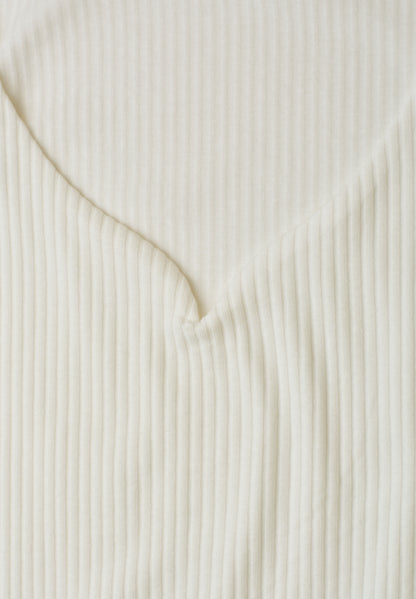 Basic Top mit Herzausschnitt