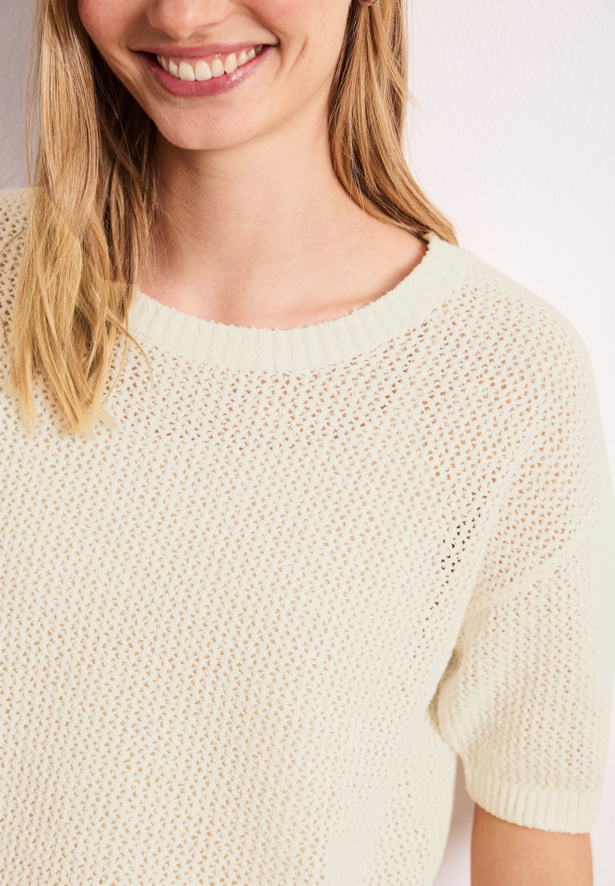 Kurzarm Pullover mit Mesh-Struktur