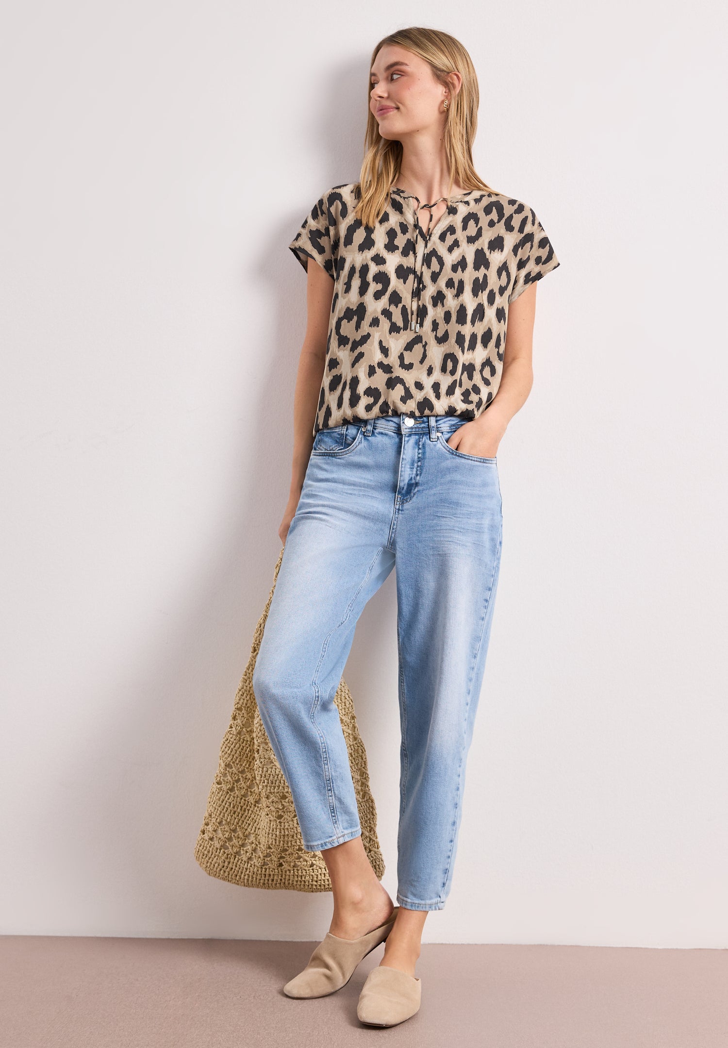 Blusenshirt mit Split Neck und Smokdetail
