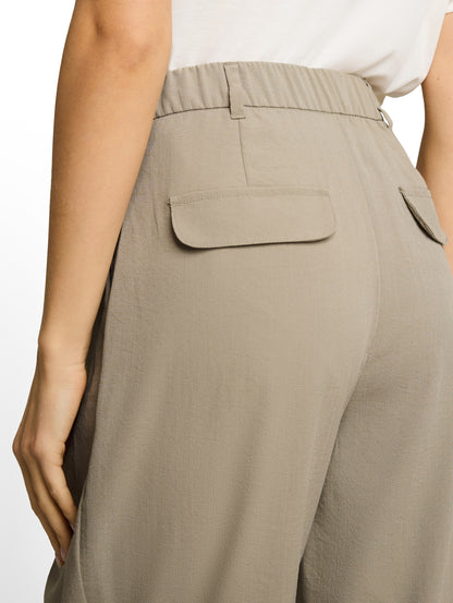 Cropped Barrel Hose