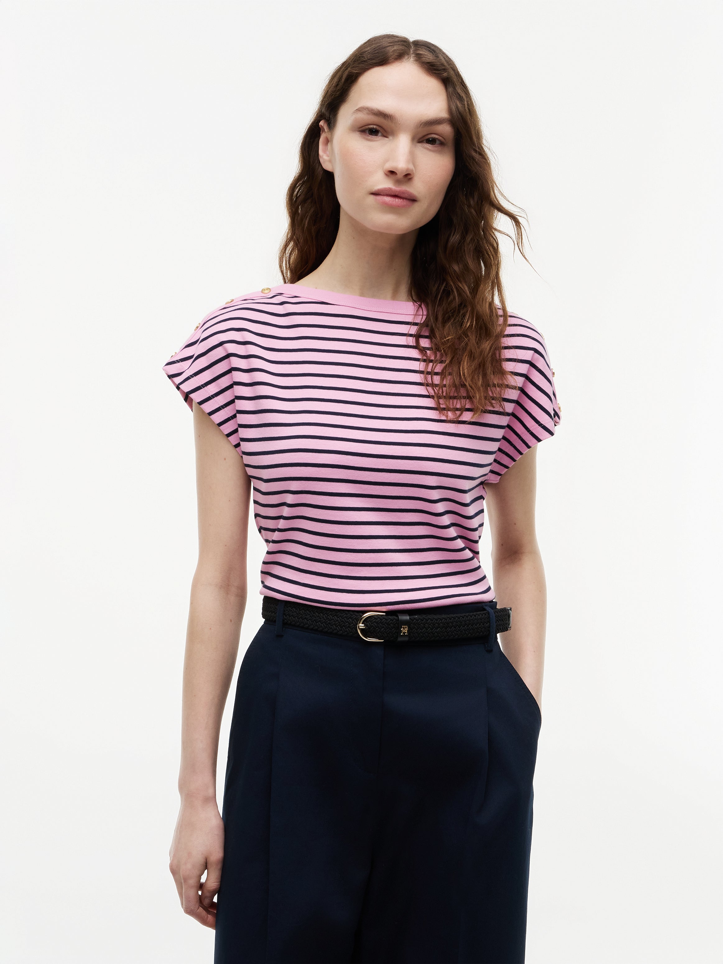 GOLD BTN CAP-SLV BOAT-NK TEE