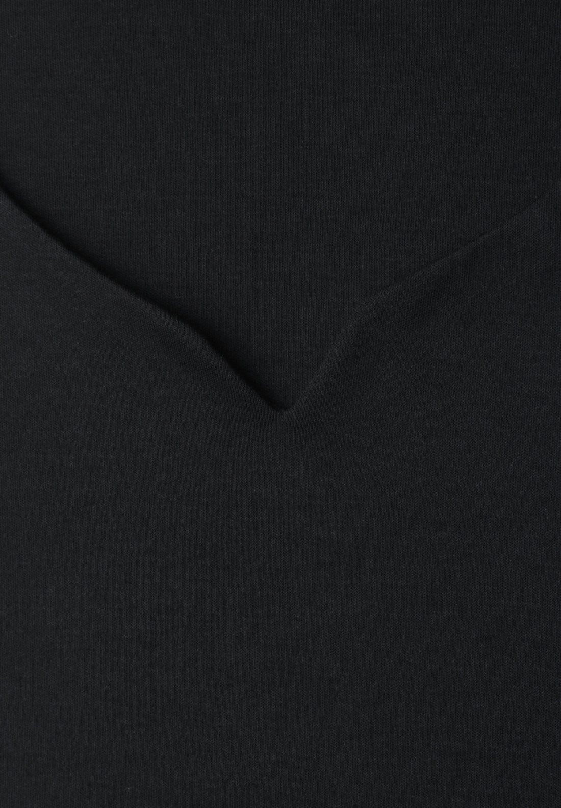 Basic Top mit Herzausschnitt