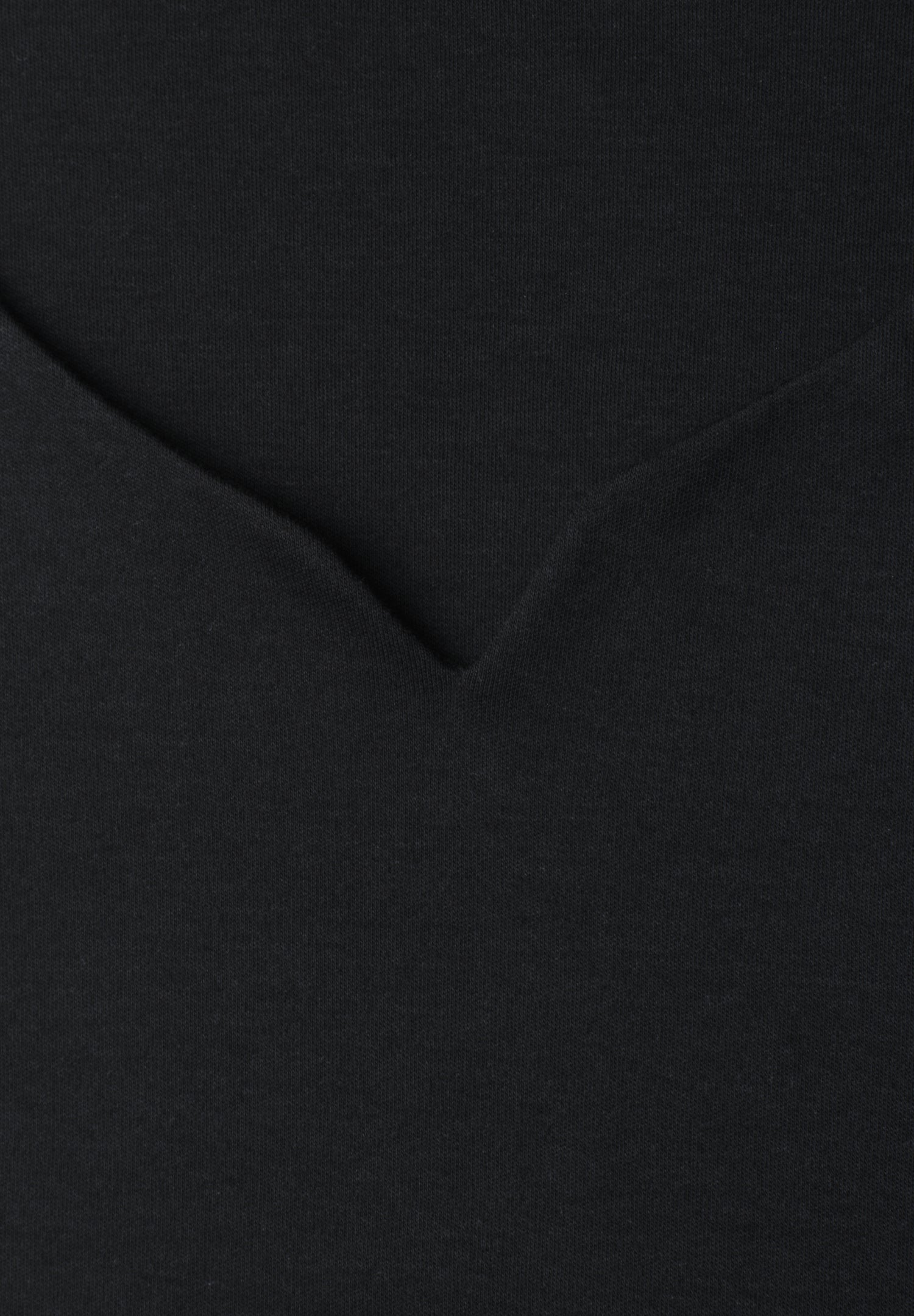 Basic Top mit Herzausschnitt
