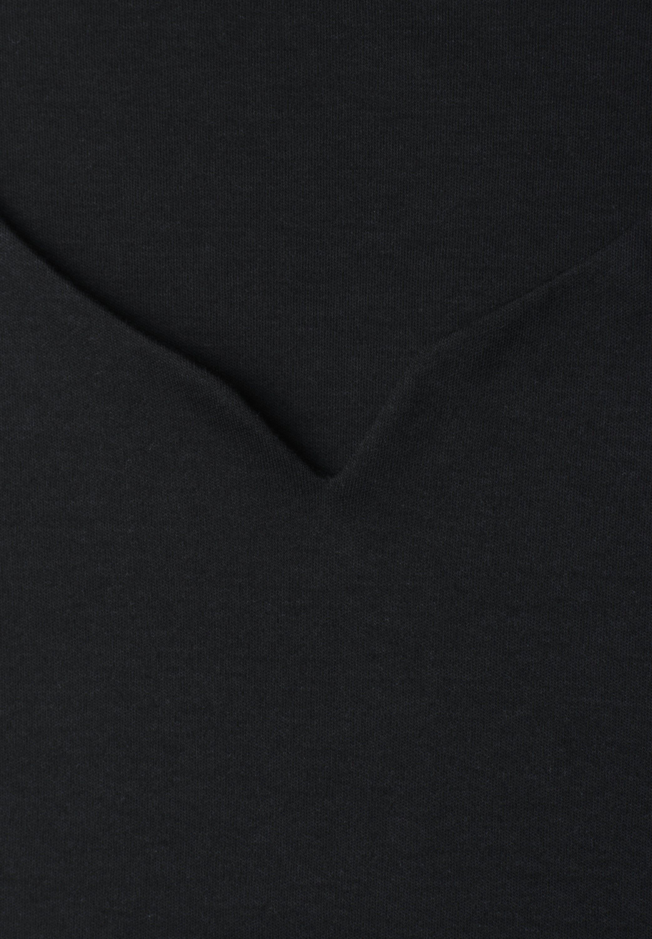 Basic Top mit Herzausschnitt