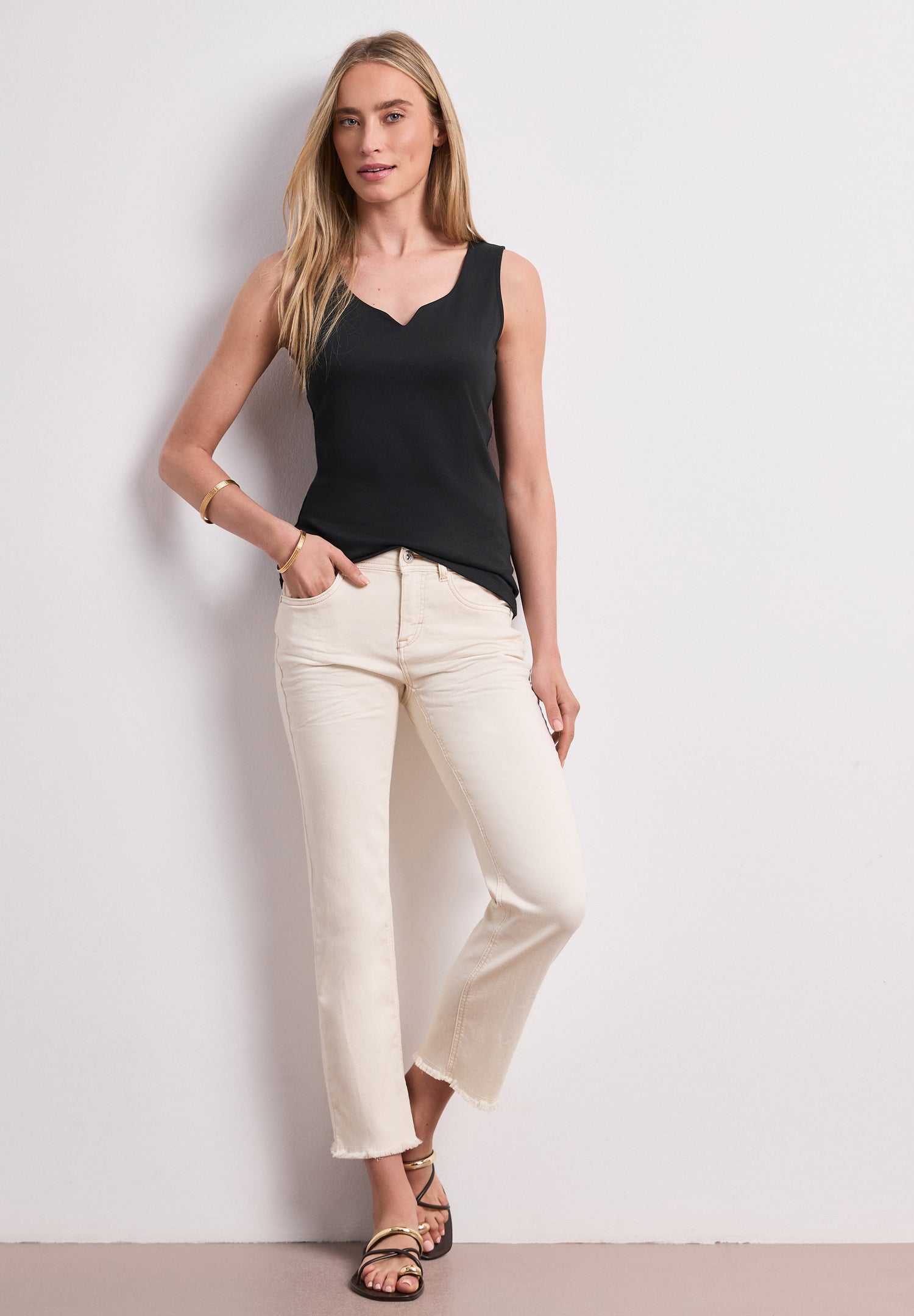 Basic Top mit Herzausschnitt