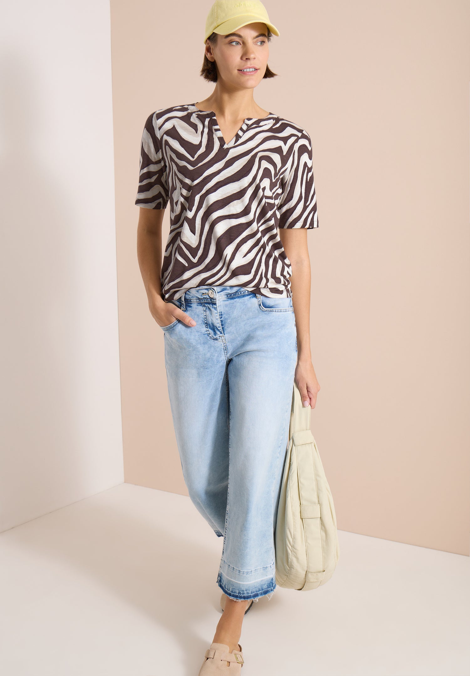 T-Shirt mit Split Neck mit Print
