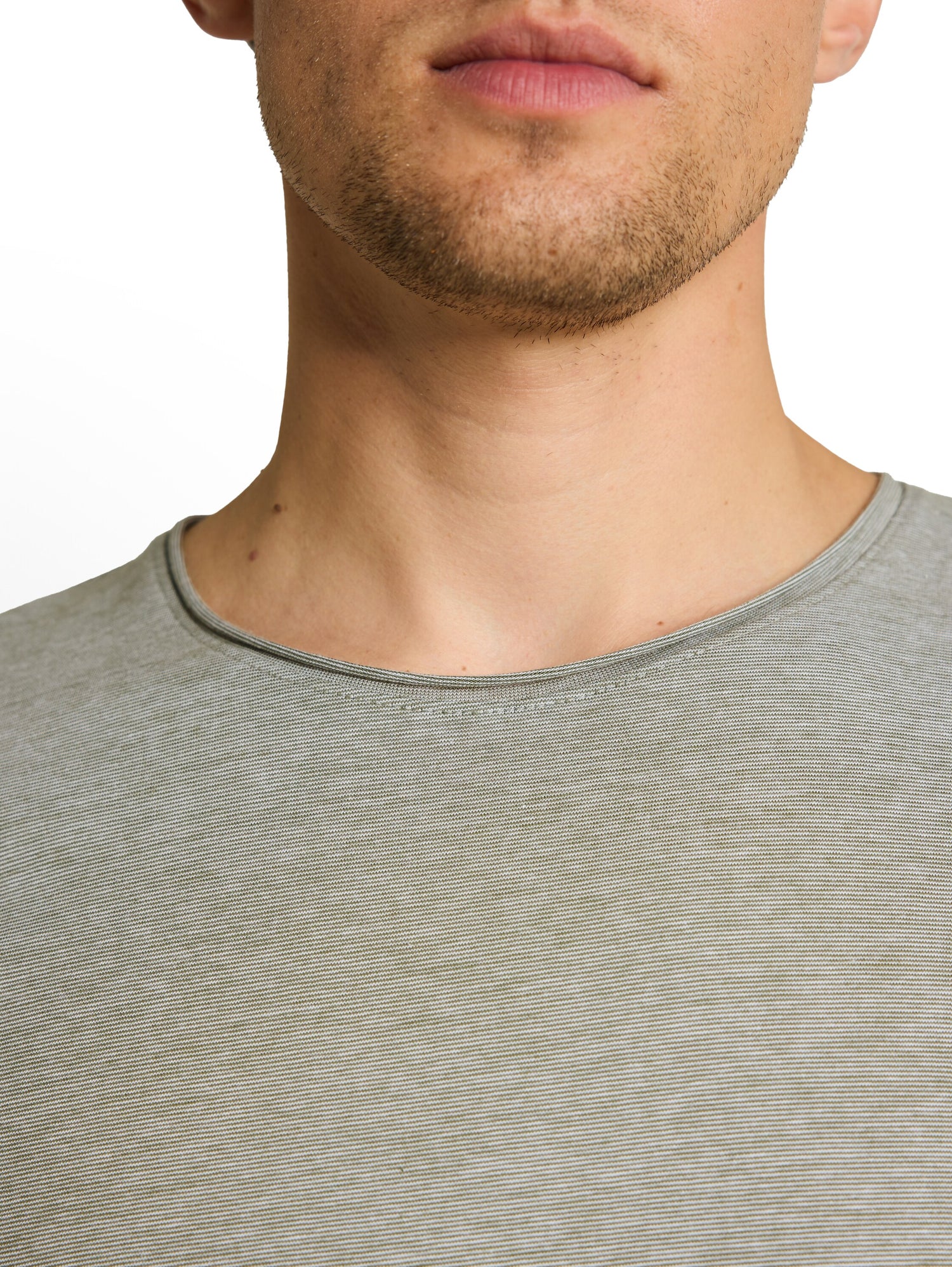 T-Shirt mit feinen Streifen