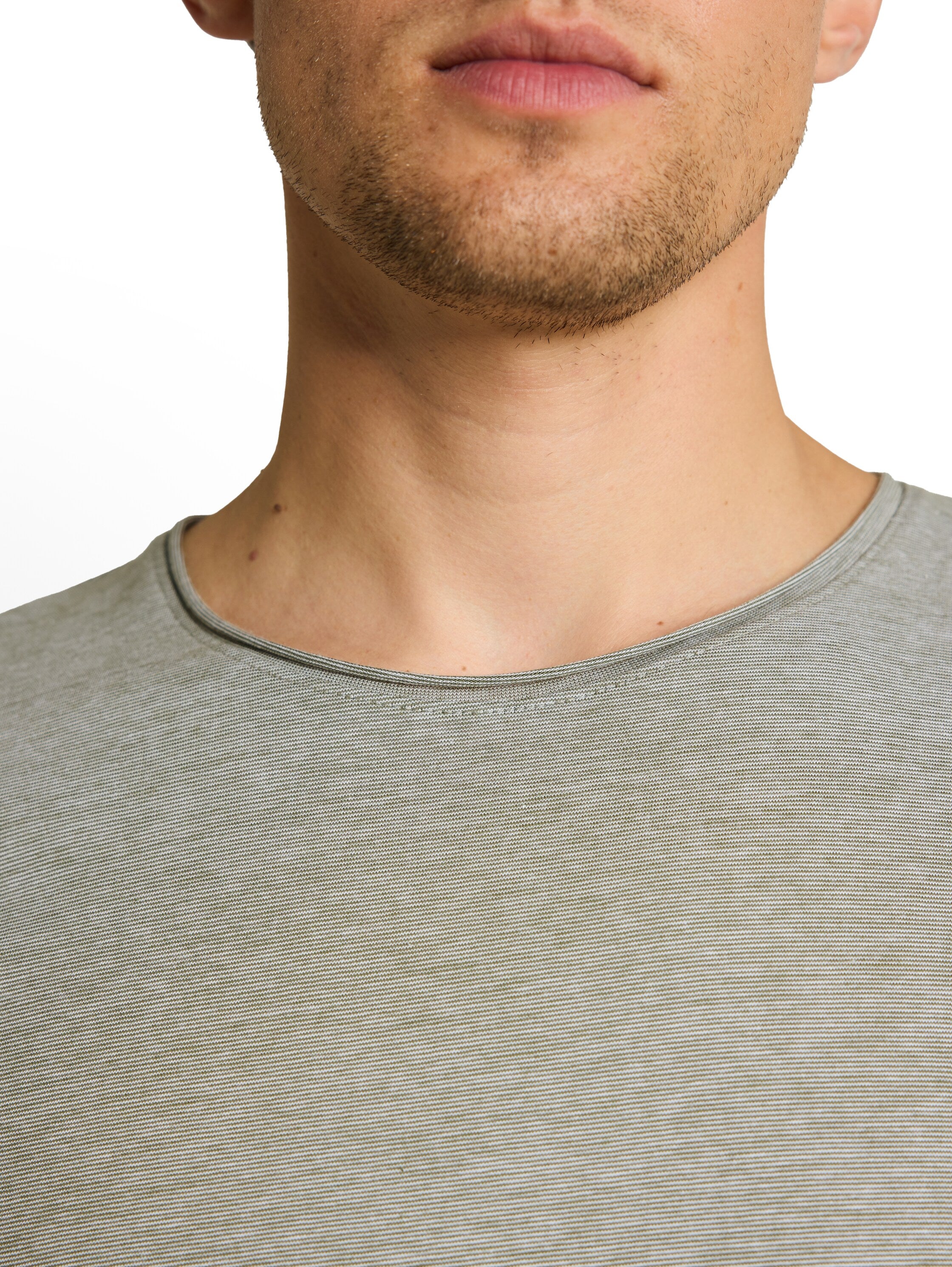 T-Shirt mit feinen Streifen