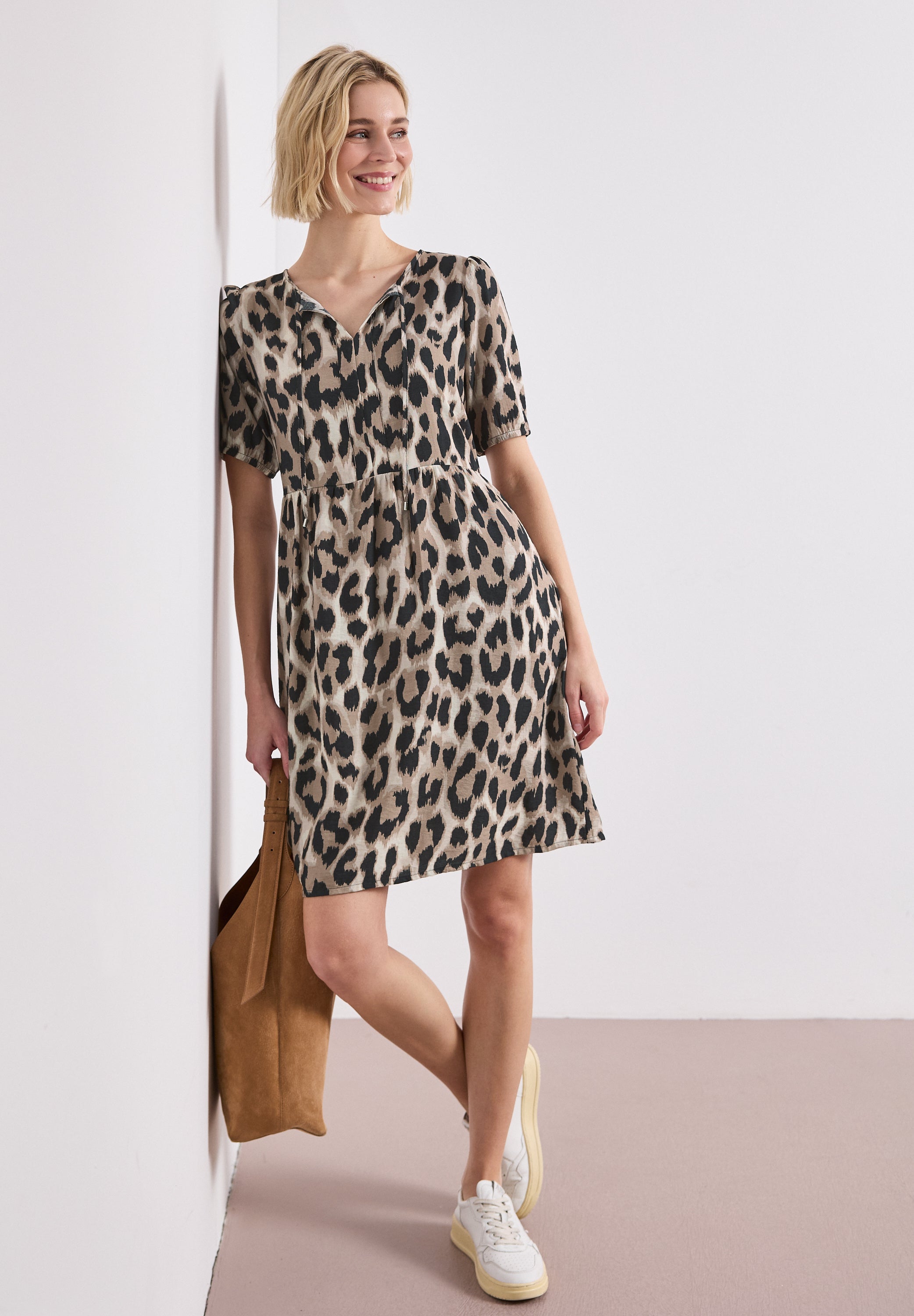 Knielanges Kleid mit Split Neck und Print