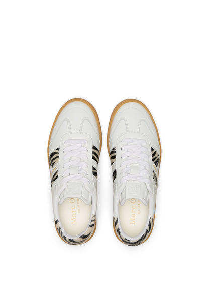 Sneaker Model Court