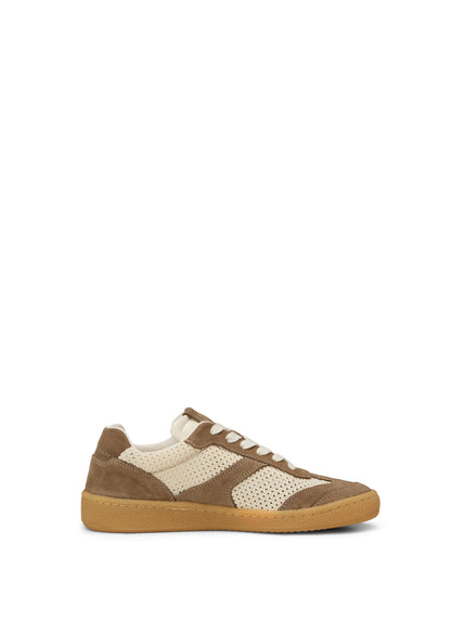 Sneaker Model Court