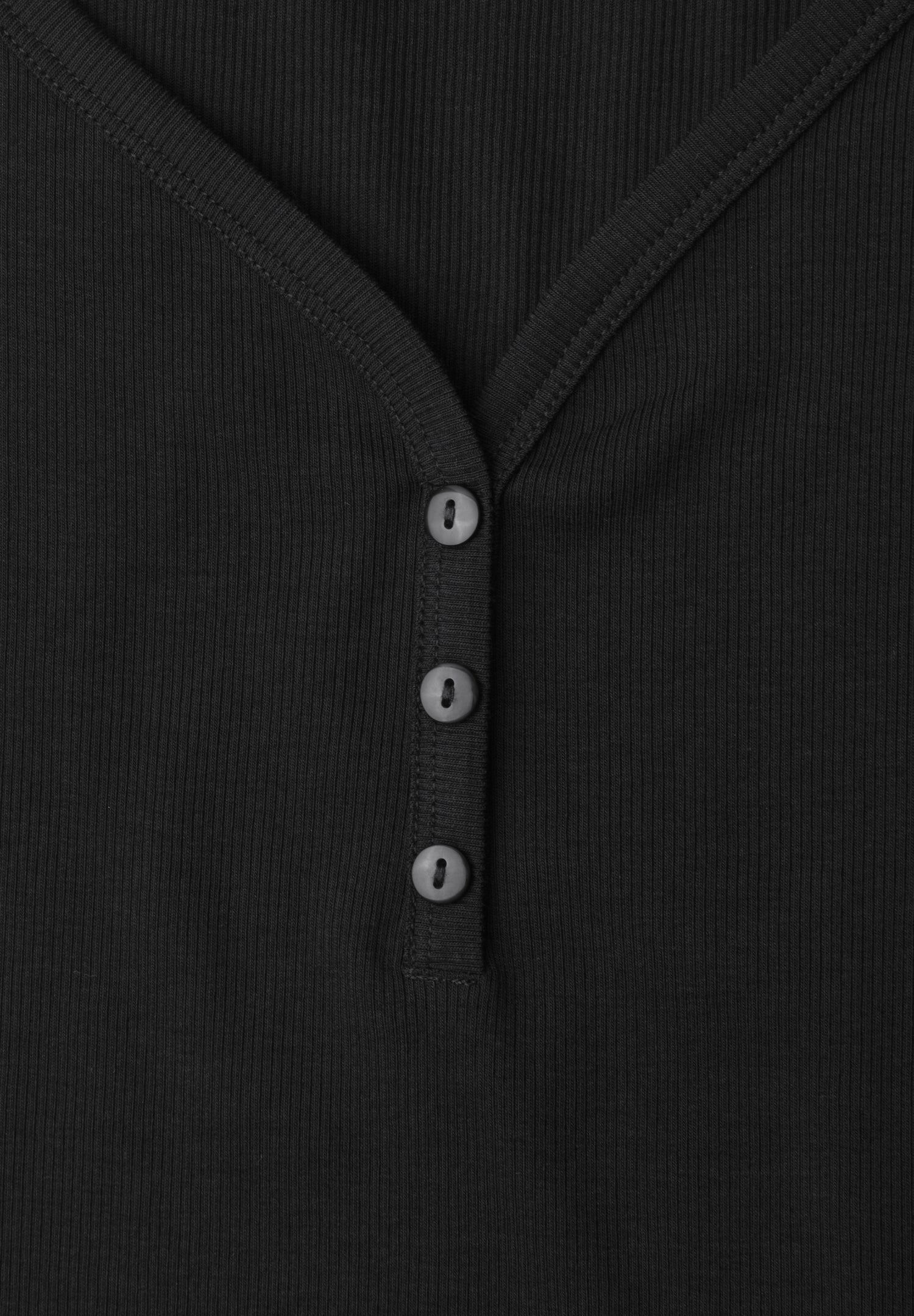 Top in Rippstruktur mit V-Neck