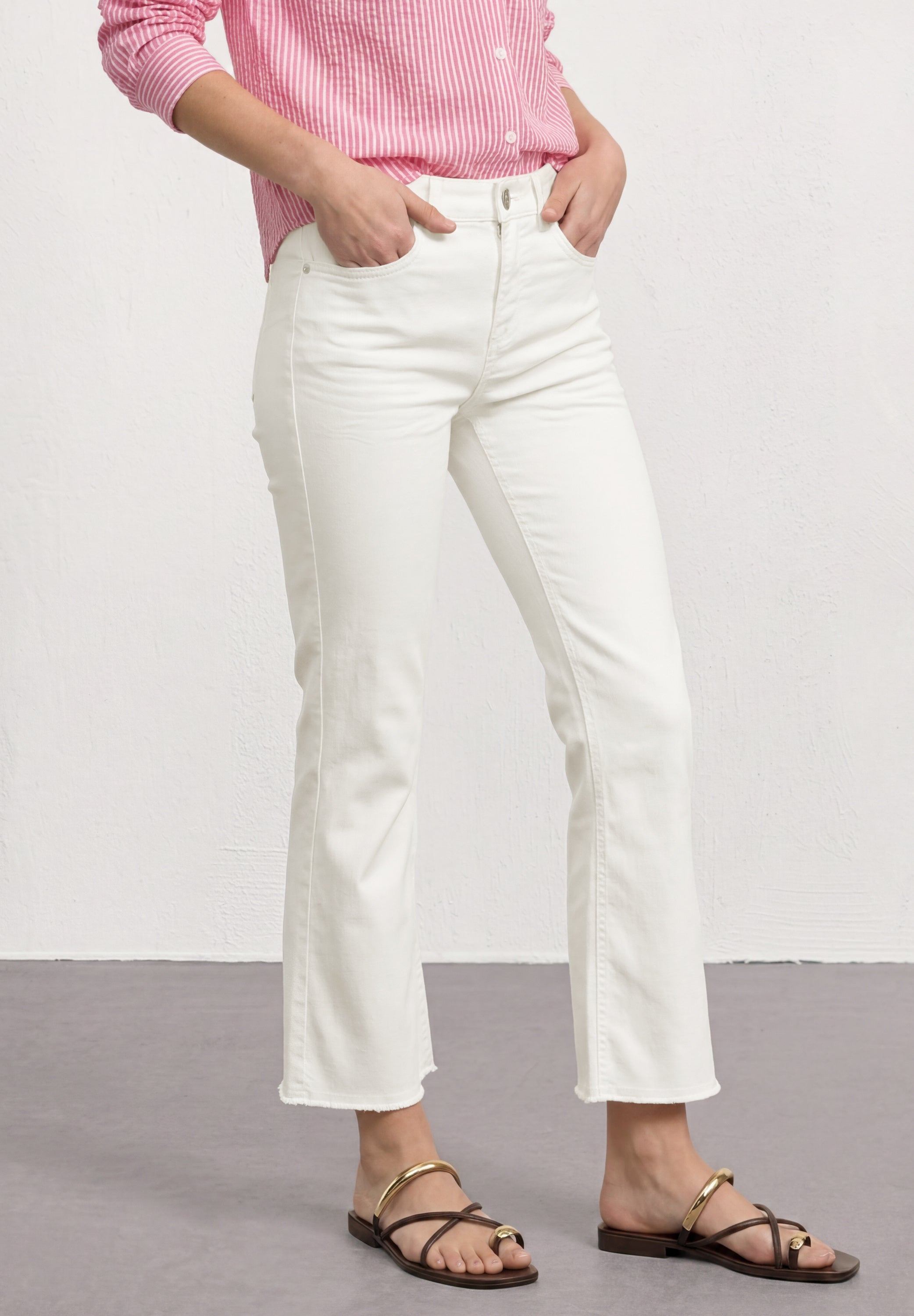High Waist Flared Leg Jeans im Slim Fit