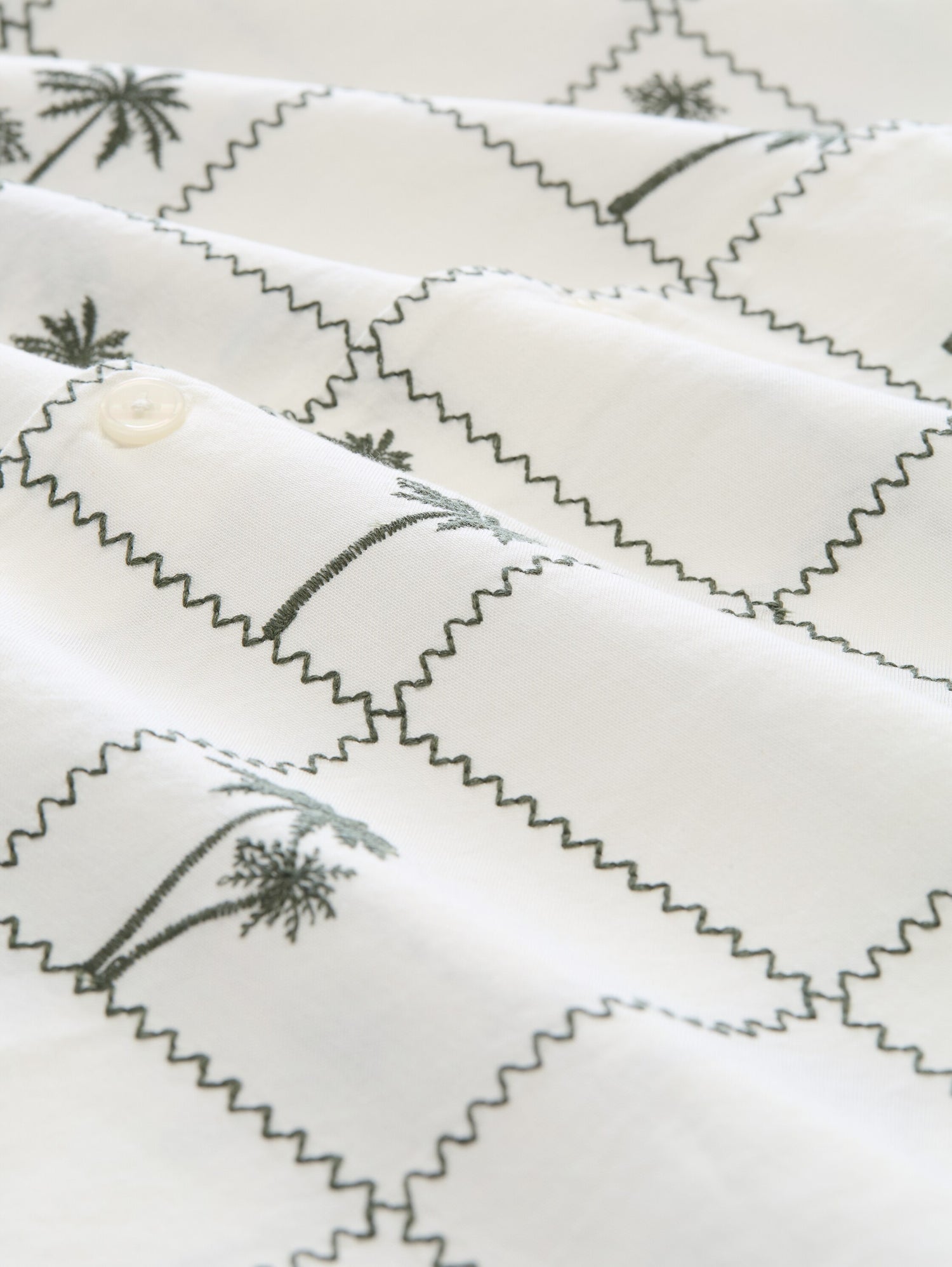 Relaxed Fit Kurzarmhemd mit Stickerei