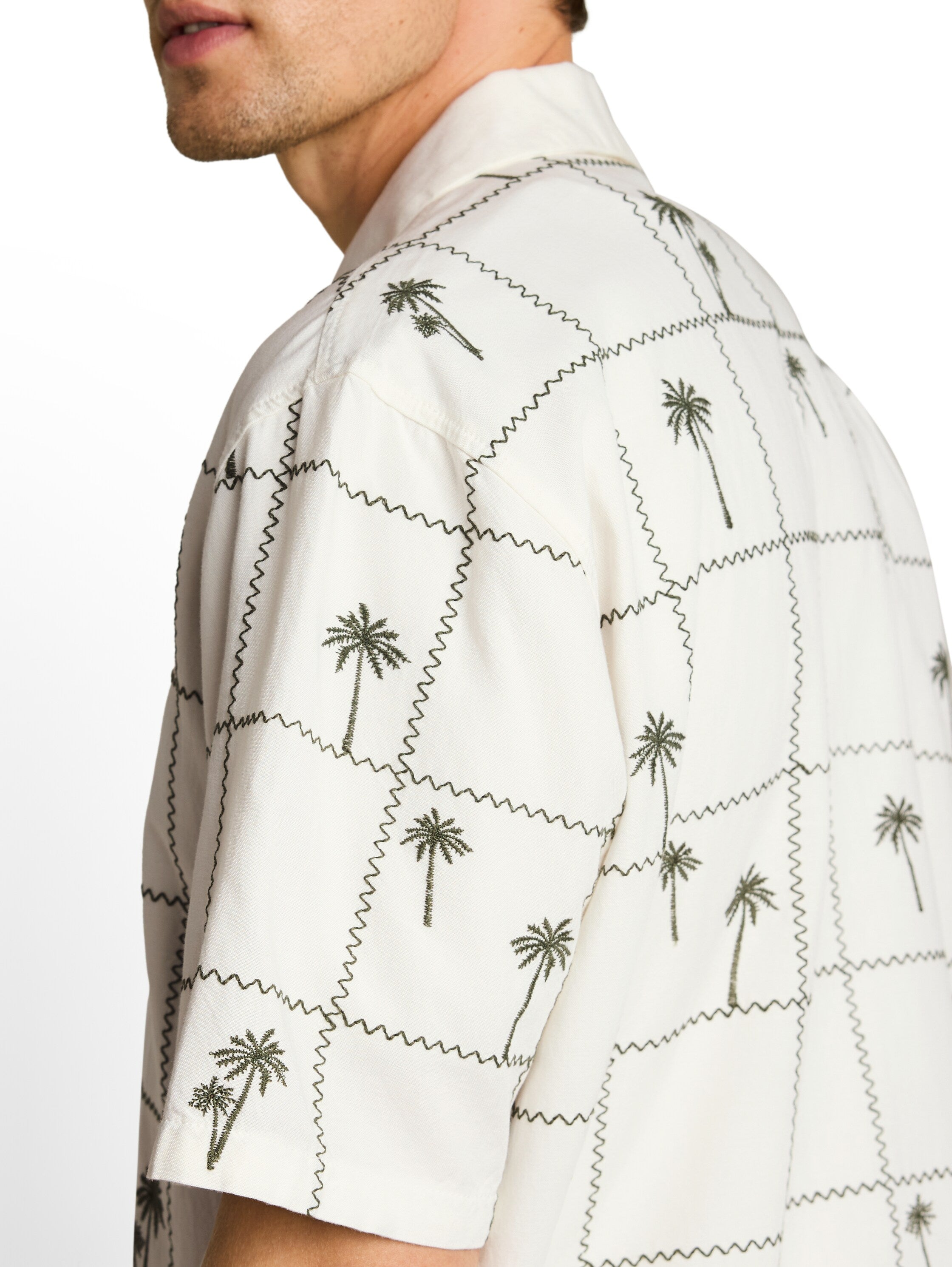 Relaxed Fit Kurzarmhemd mit Stickerei