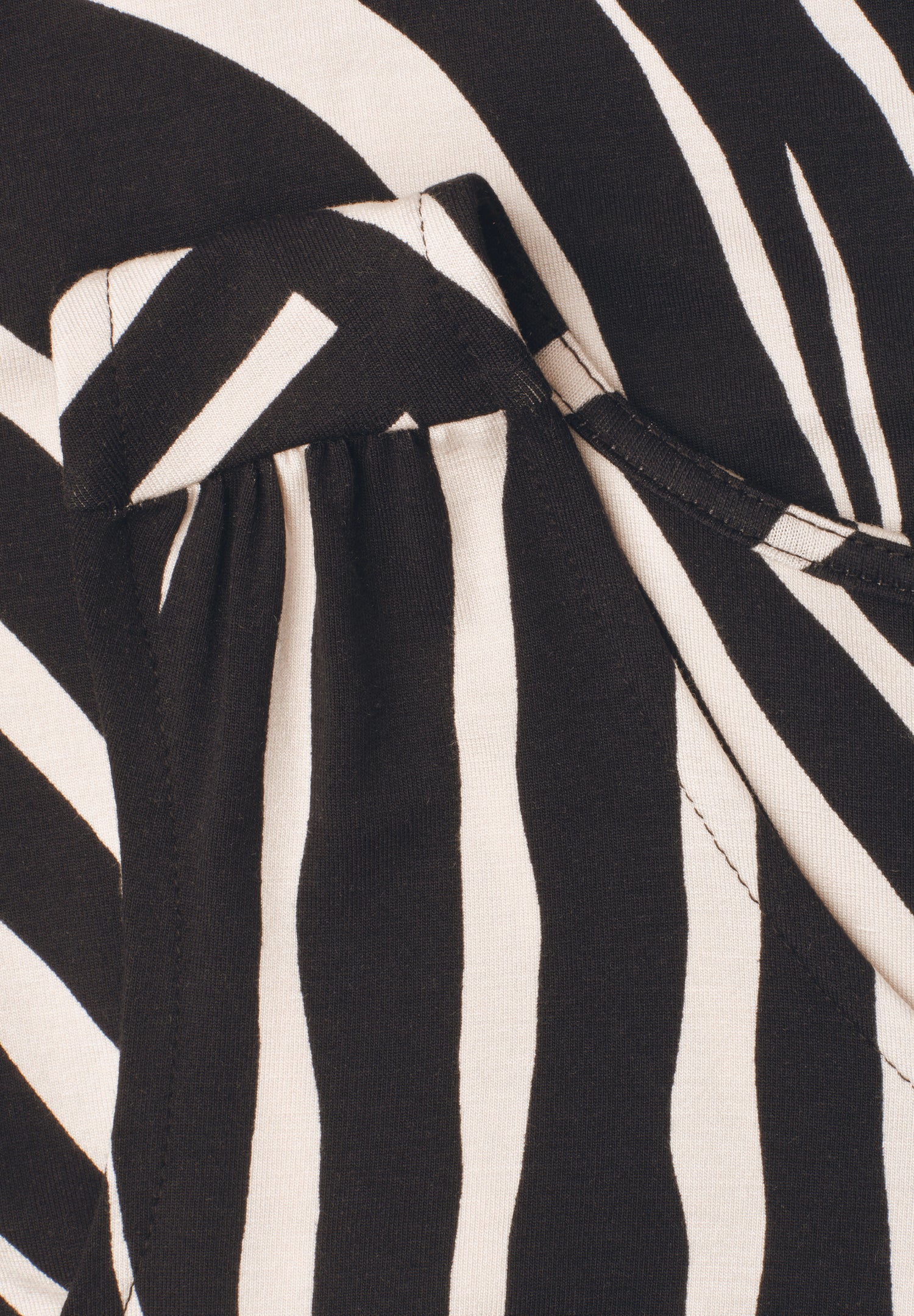 Top mit V-Neck und Elastiksaum