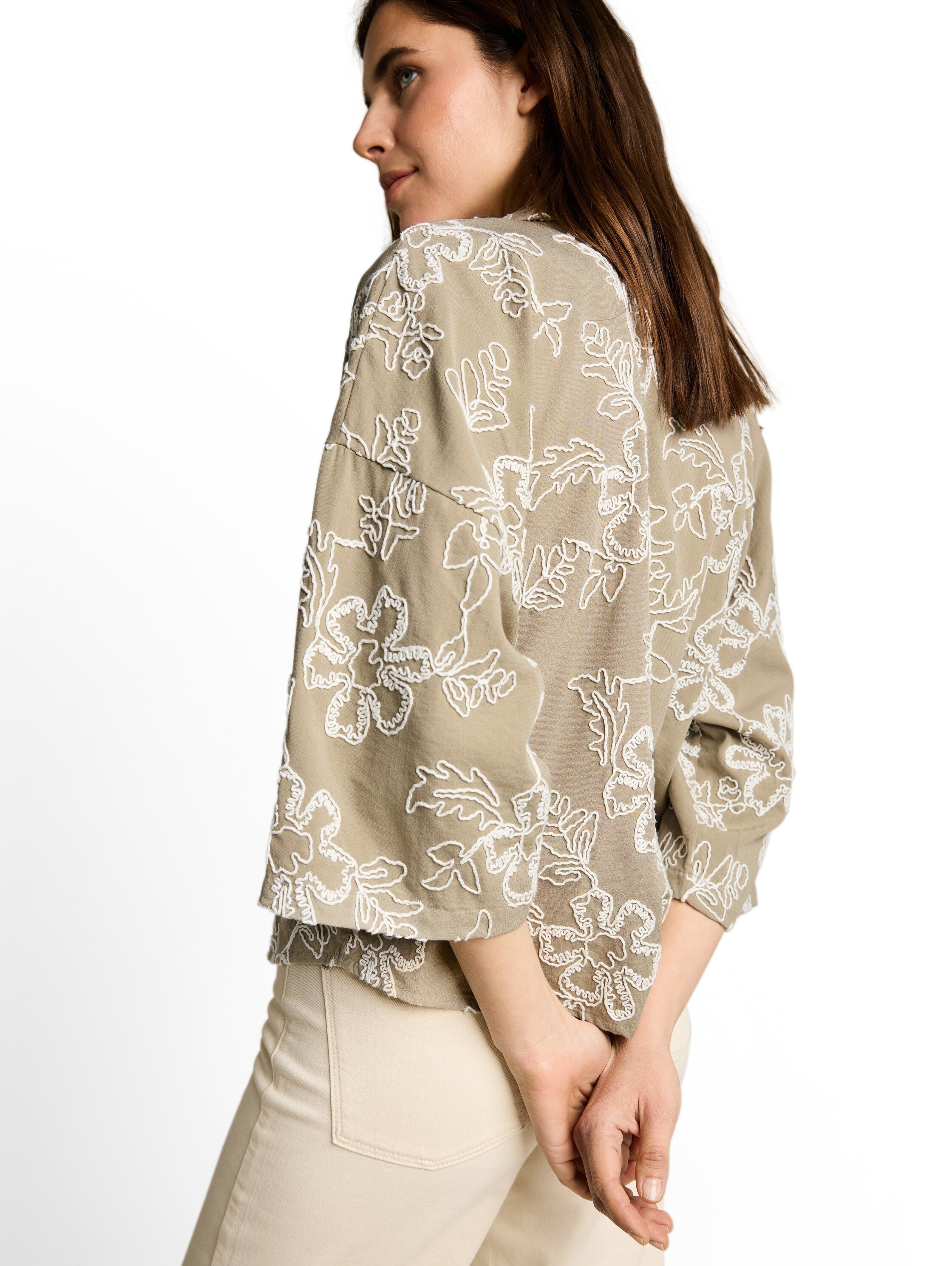 Oversize Bluse mit Blumen-Stickereien