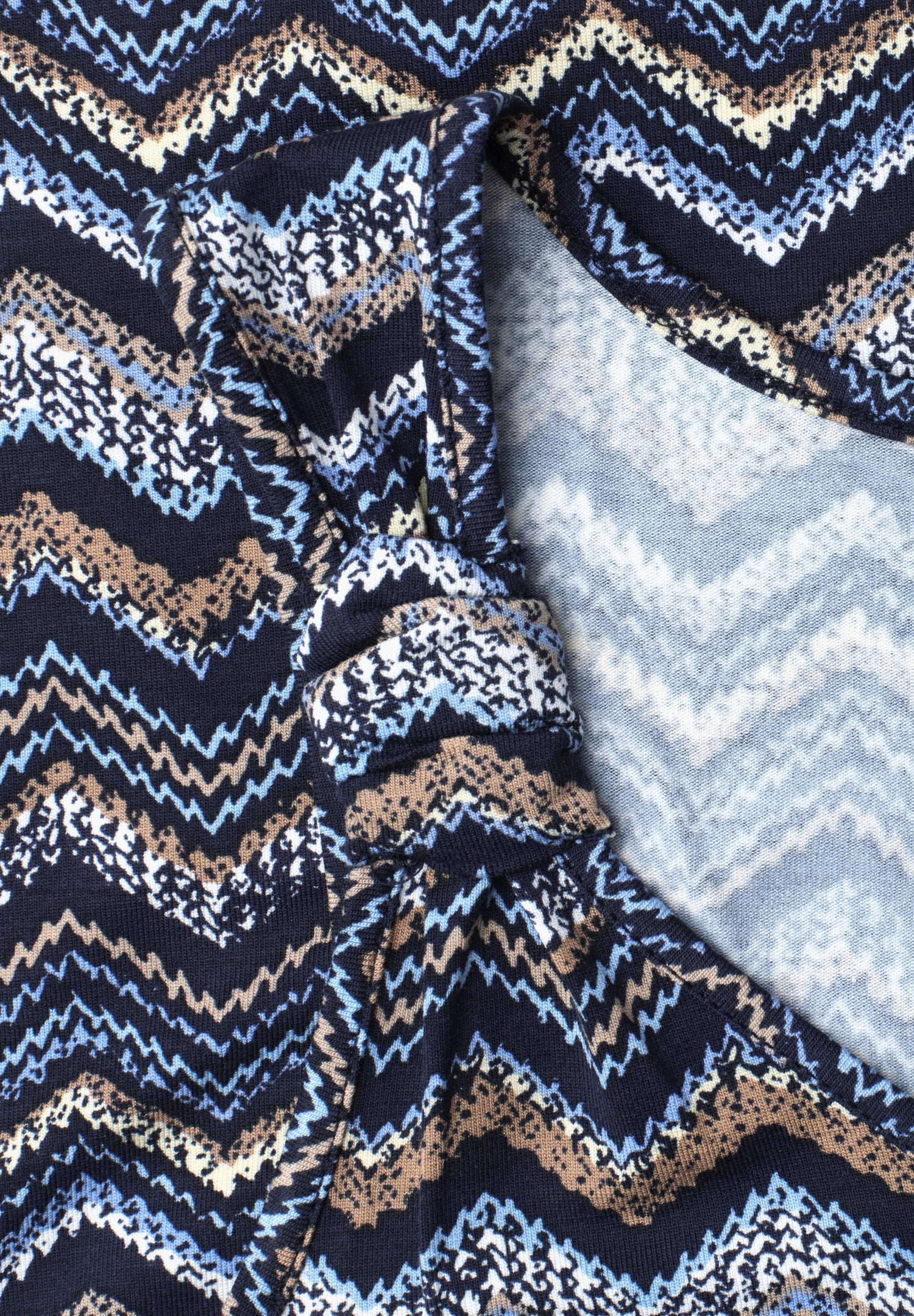 Top mit V-Neck und Knotendetail