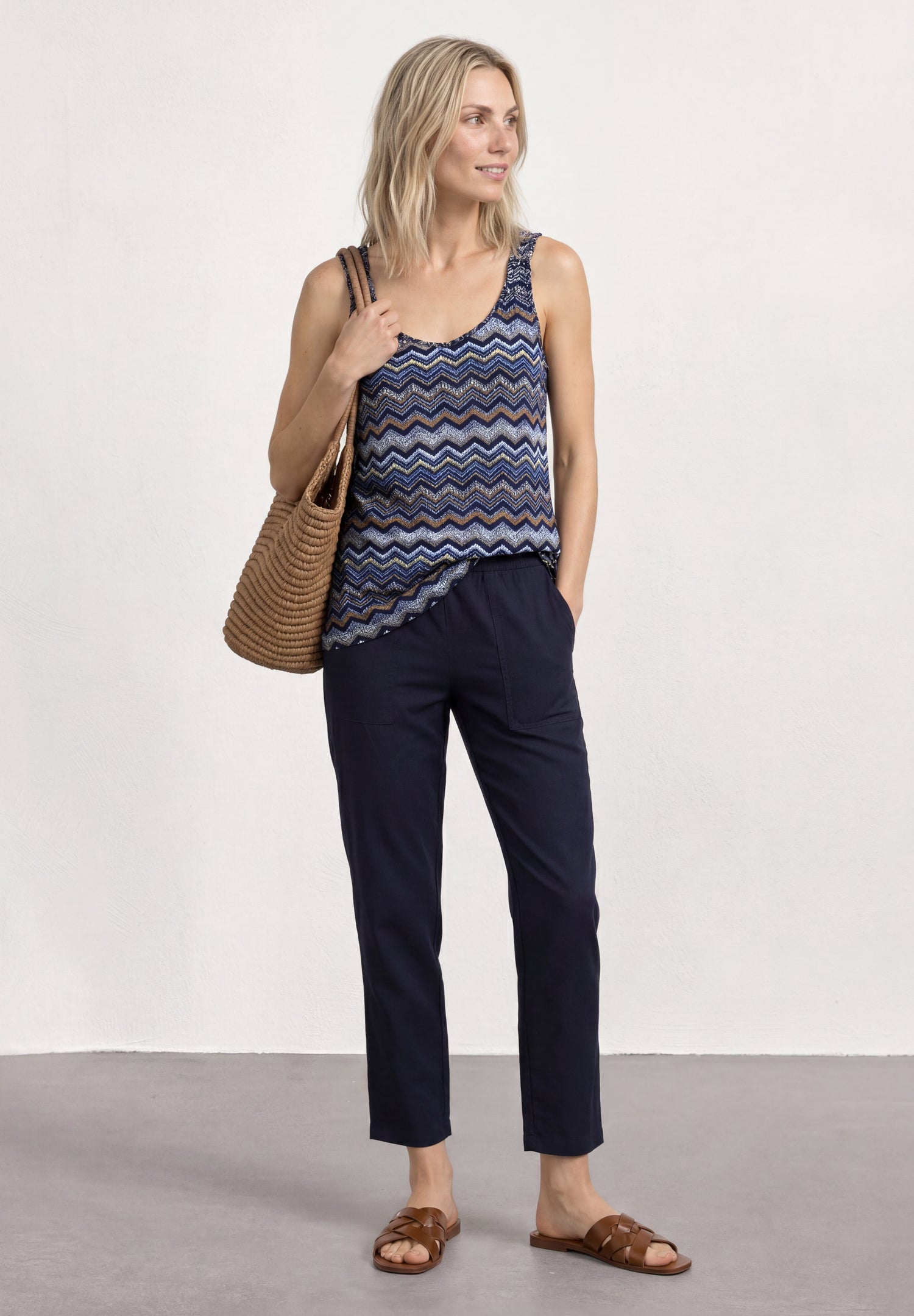 Top mit V-Neck und Knotendetail