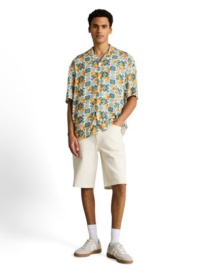 Loose Fit Resort Kurzarmhemd mit Rückenprint