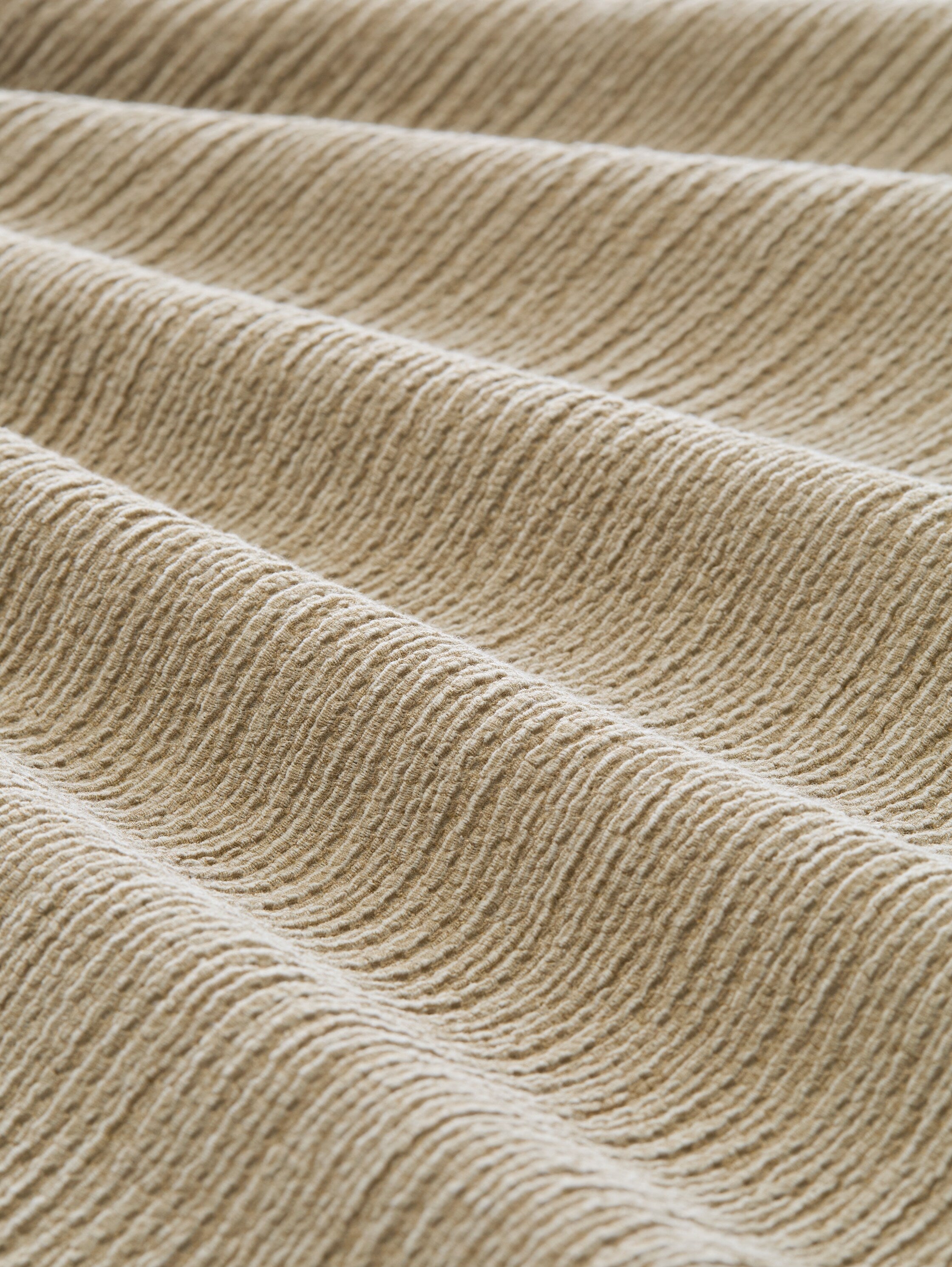 Crinkle T-Shirt mit V-Ausschnitt