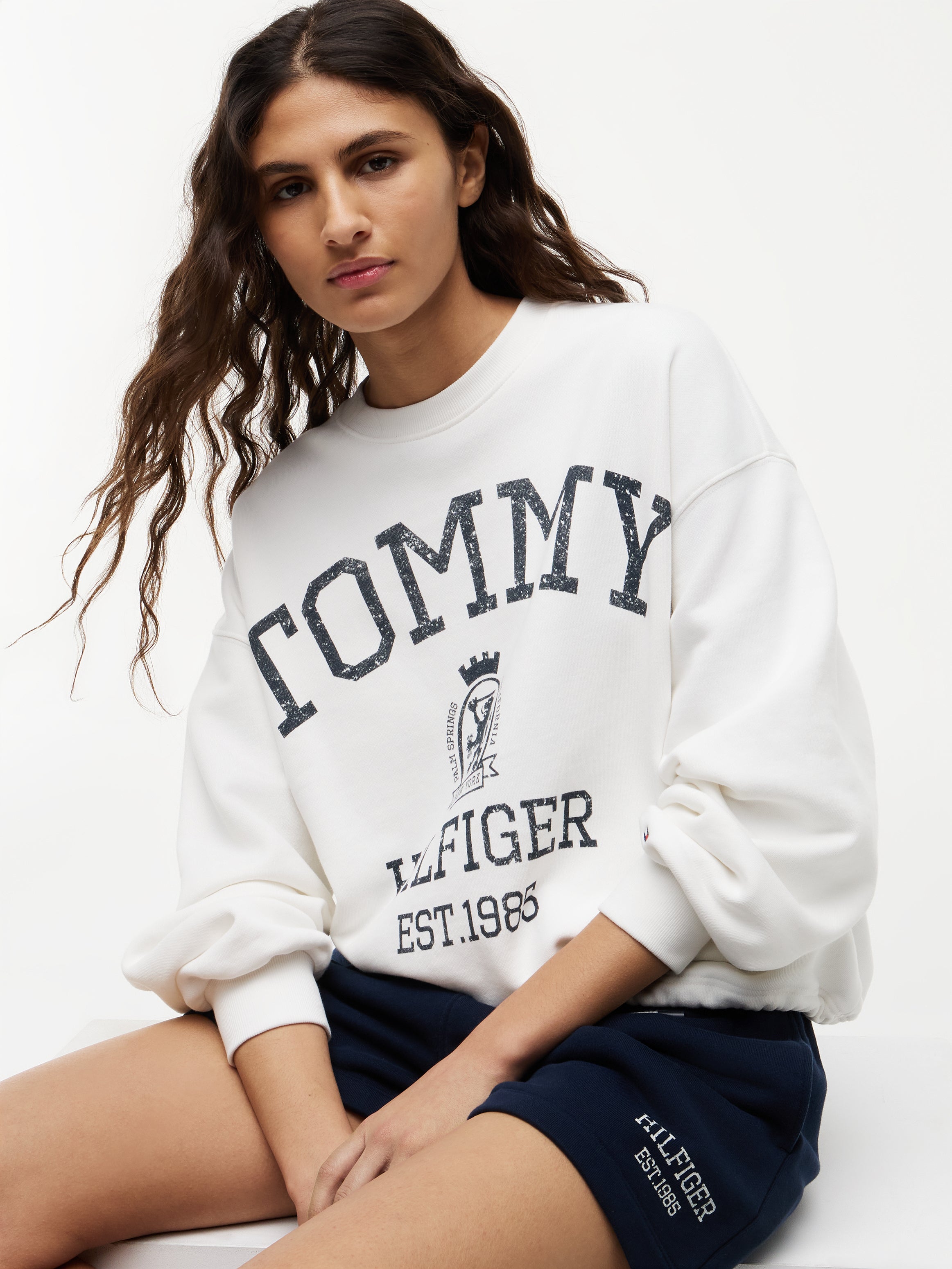 VARSITY CREST MDRN SWEATSHIRT